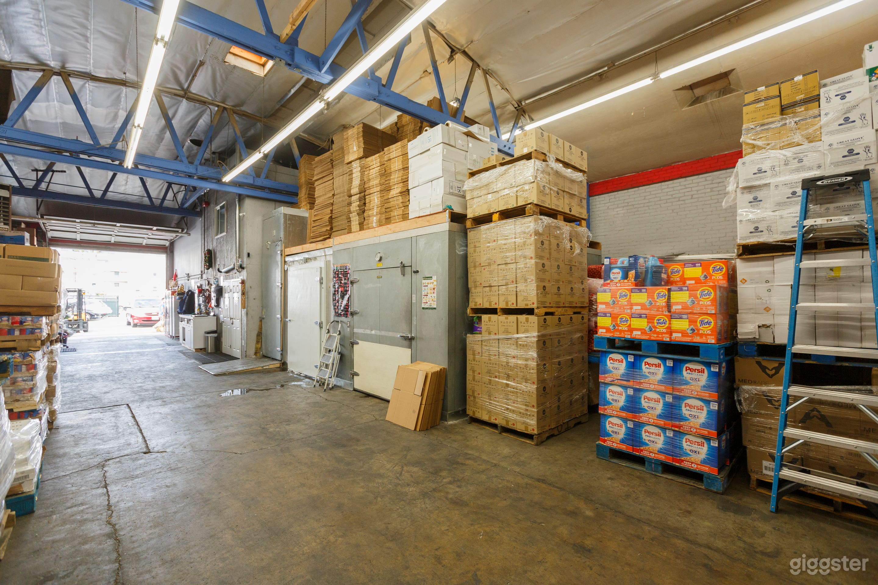 Huge food bank  Photo 2