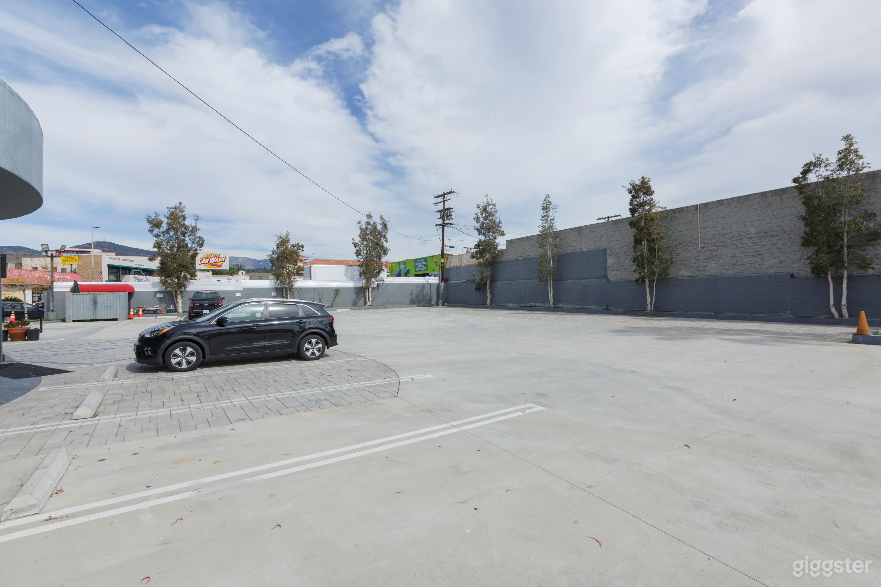 Huge food bank  Photo 3