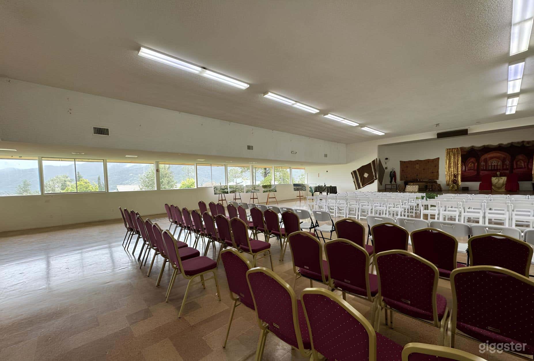 Spacious School Seminar Hall Photo 4