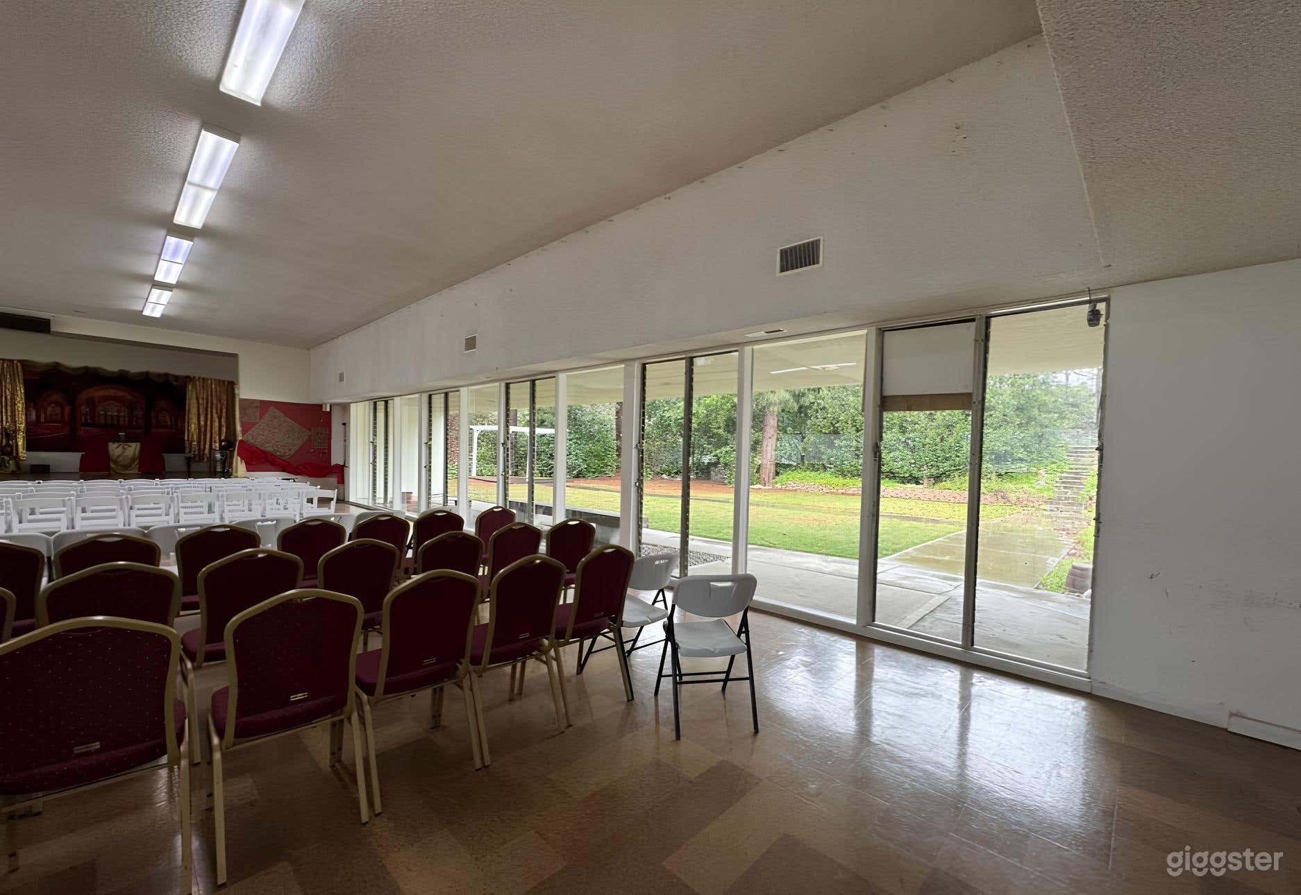 Spacious School Seminar Hall Photo 3