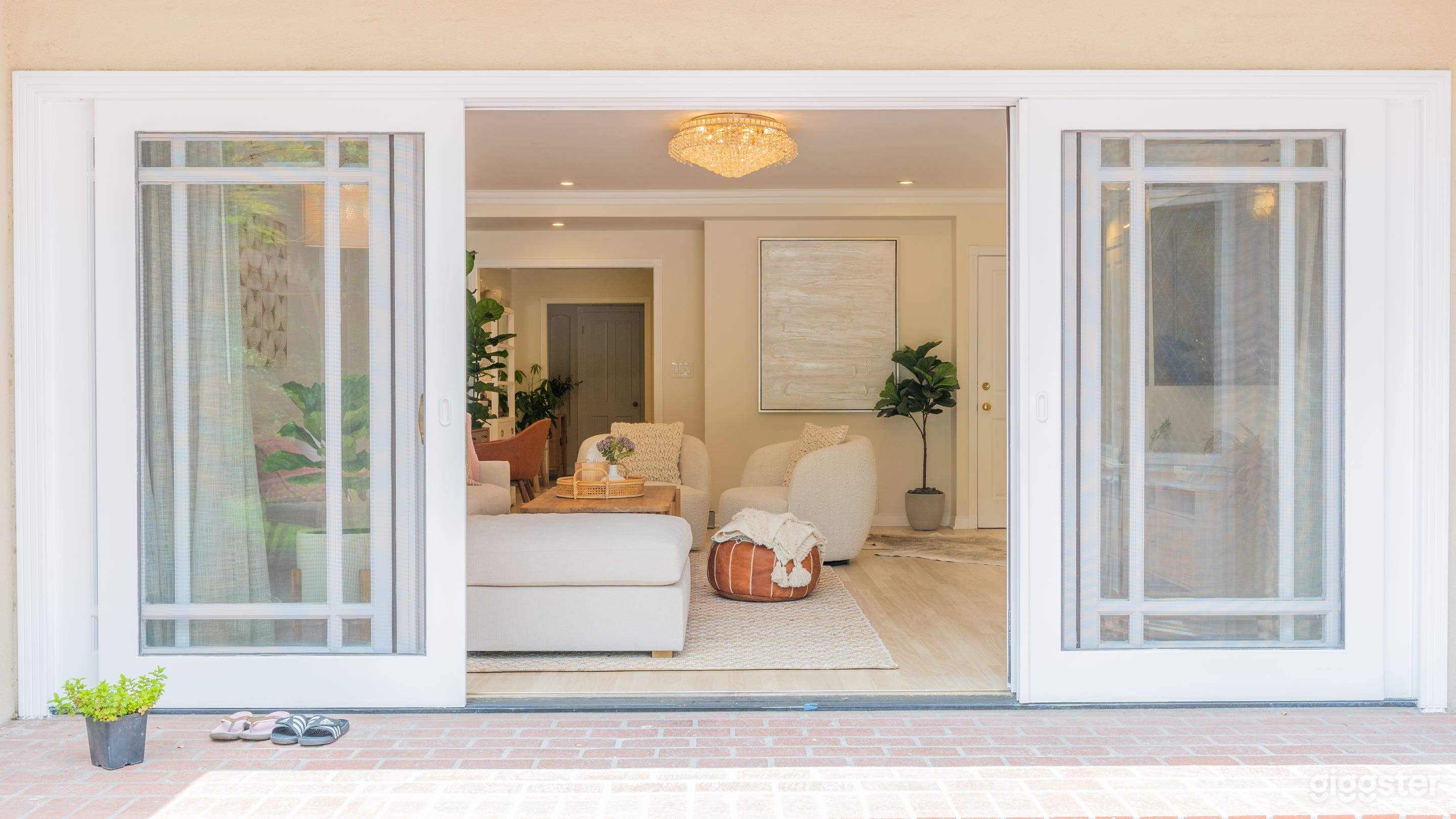 LA French Modern Bright Boho Beveled-Glass House Photo 3