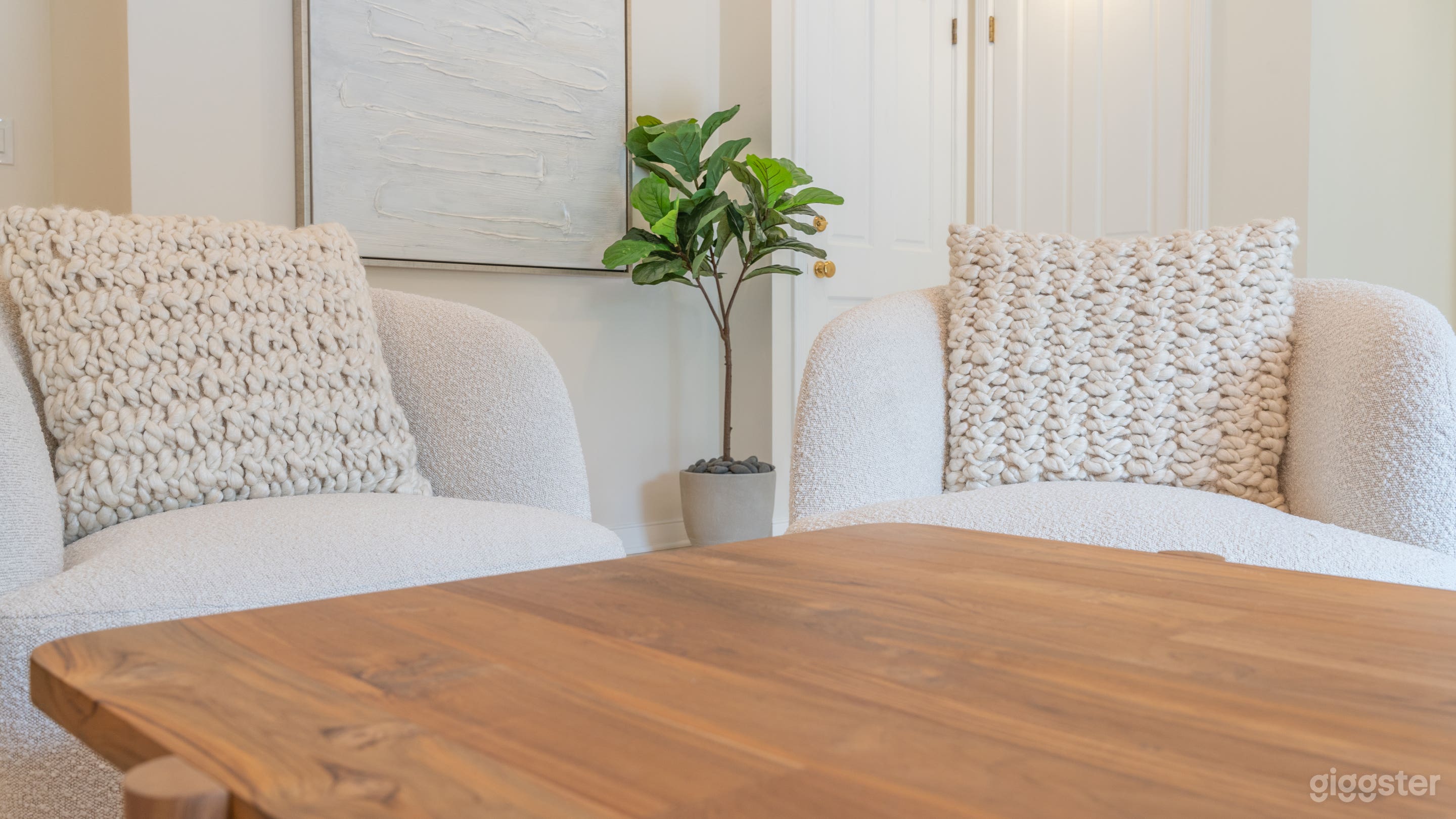 LA French Modern Bright Boho Beveled-Glass House Photo 4