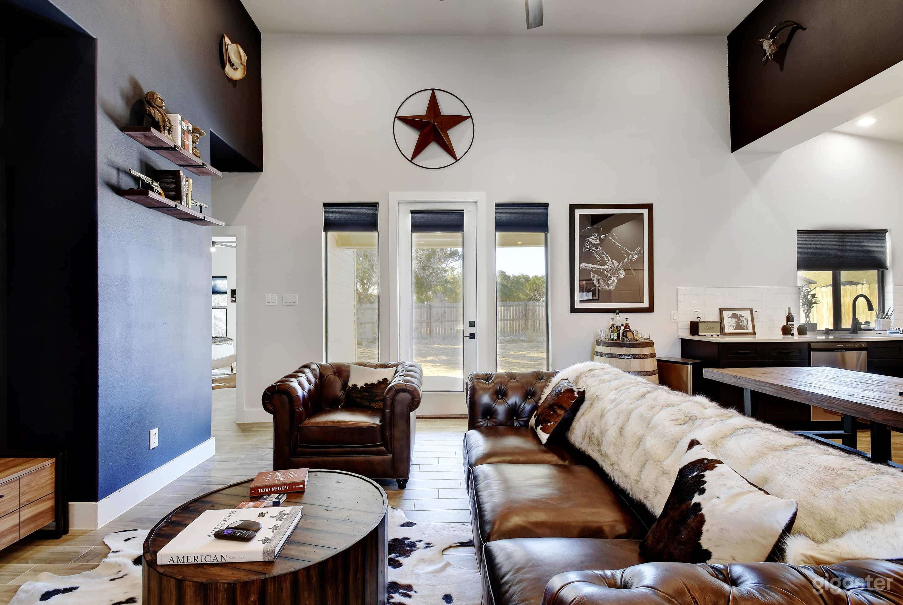 The Outlaw Hill Country House Photo 1