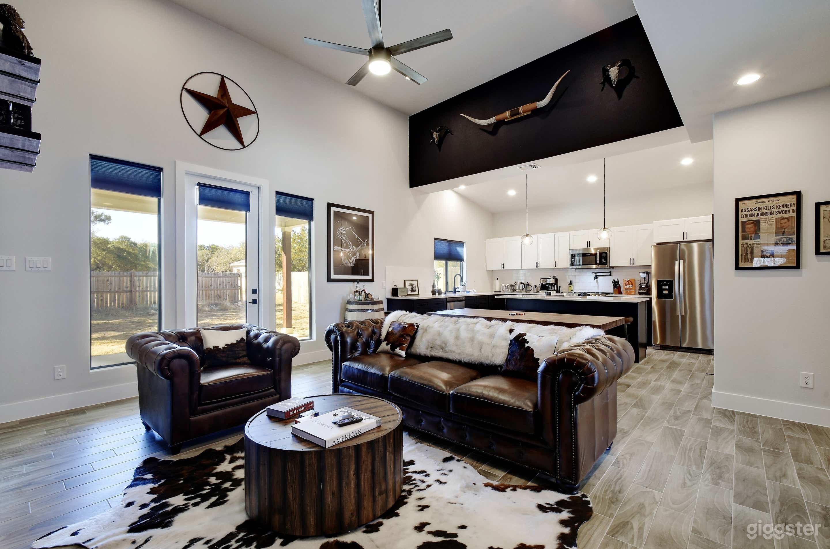 The Outlaw Hill Country House Photo 2