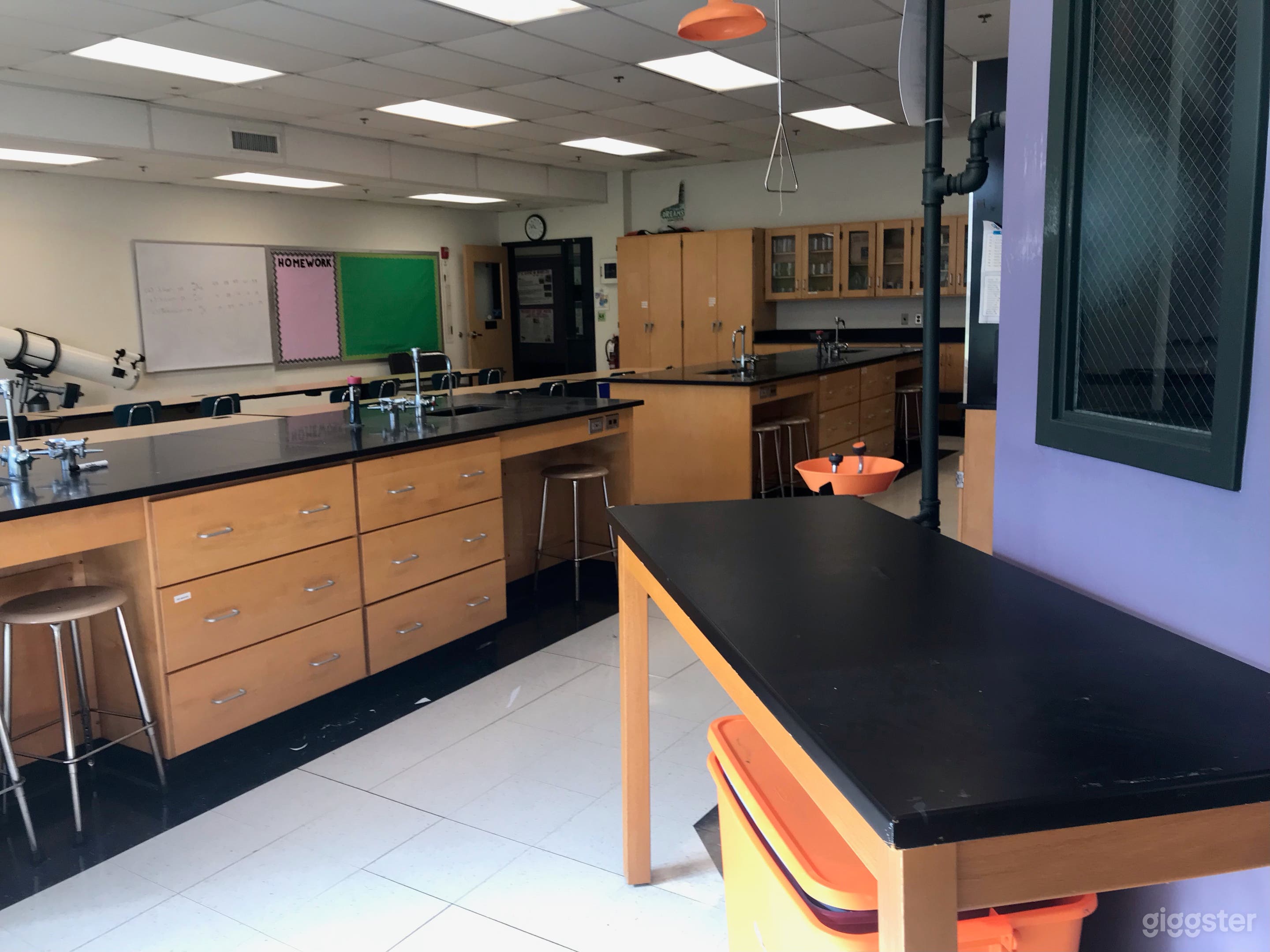 Modern Science Laboratory for Film & Photoshoots Photo 4