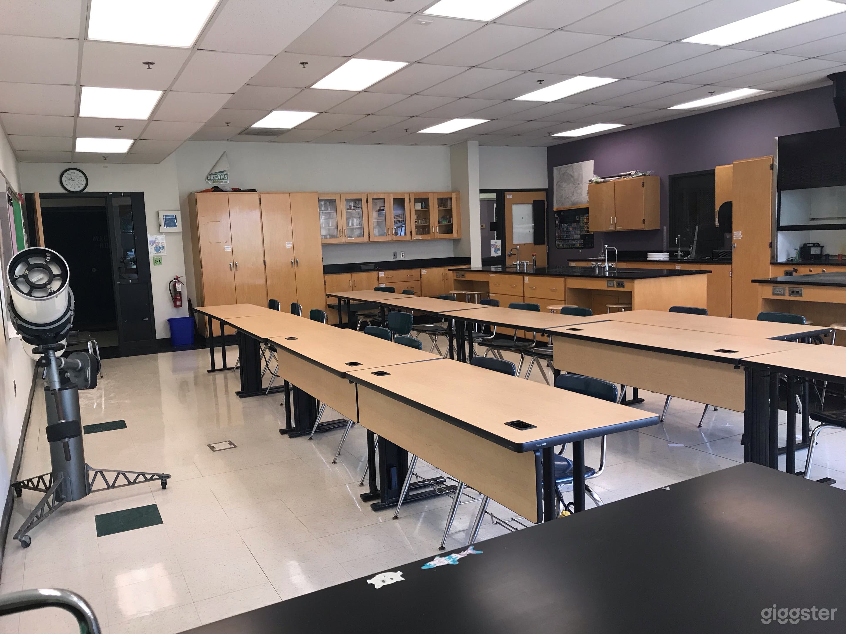 Modern Science Laboratory for Film & Photoshoots Photo 3