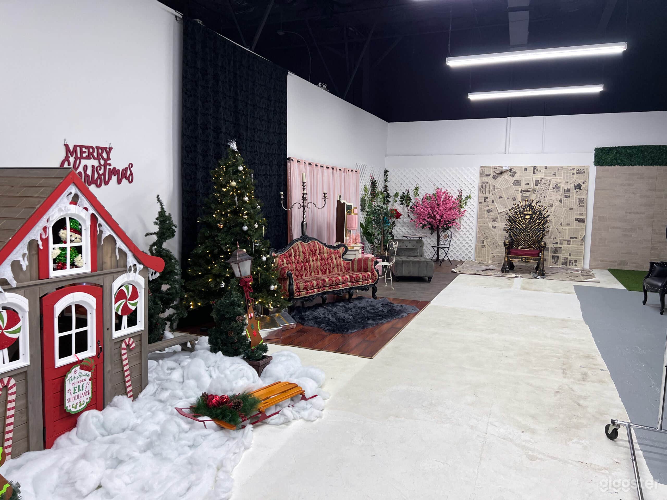 Multi-Themed Studio in North Houston - AVS 2 Photo 2