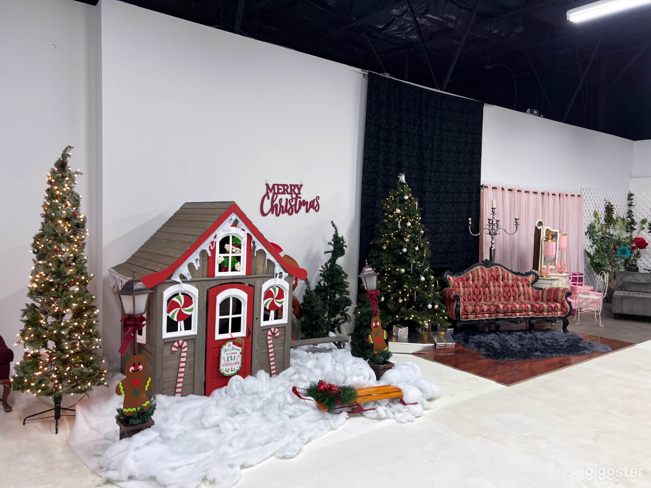 Multi-Themed Studio in North Houston - AVS 2 Photo 1