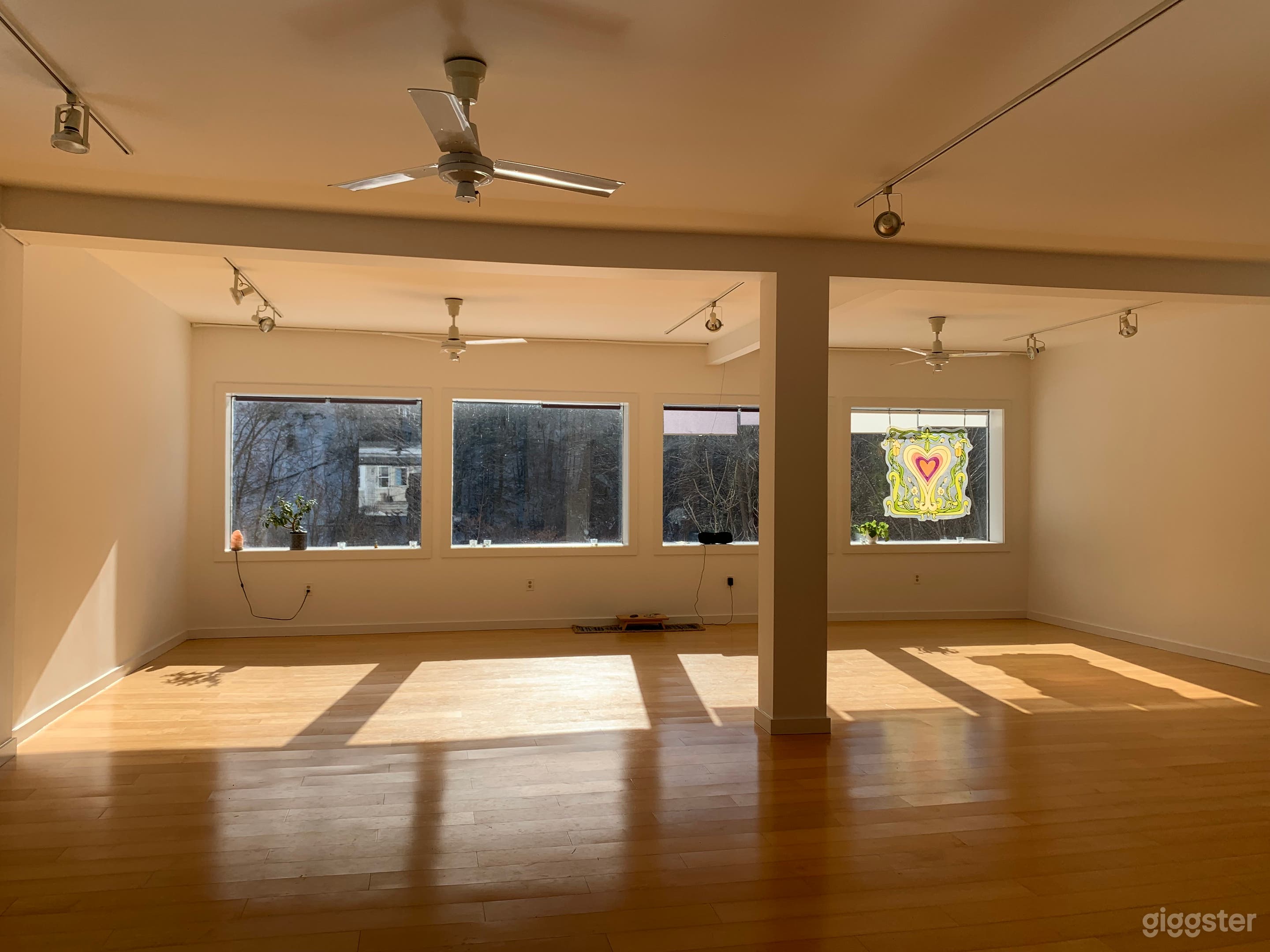 Bright and Open Hudson Valley Studio  Photo 4