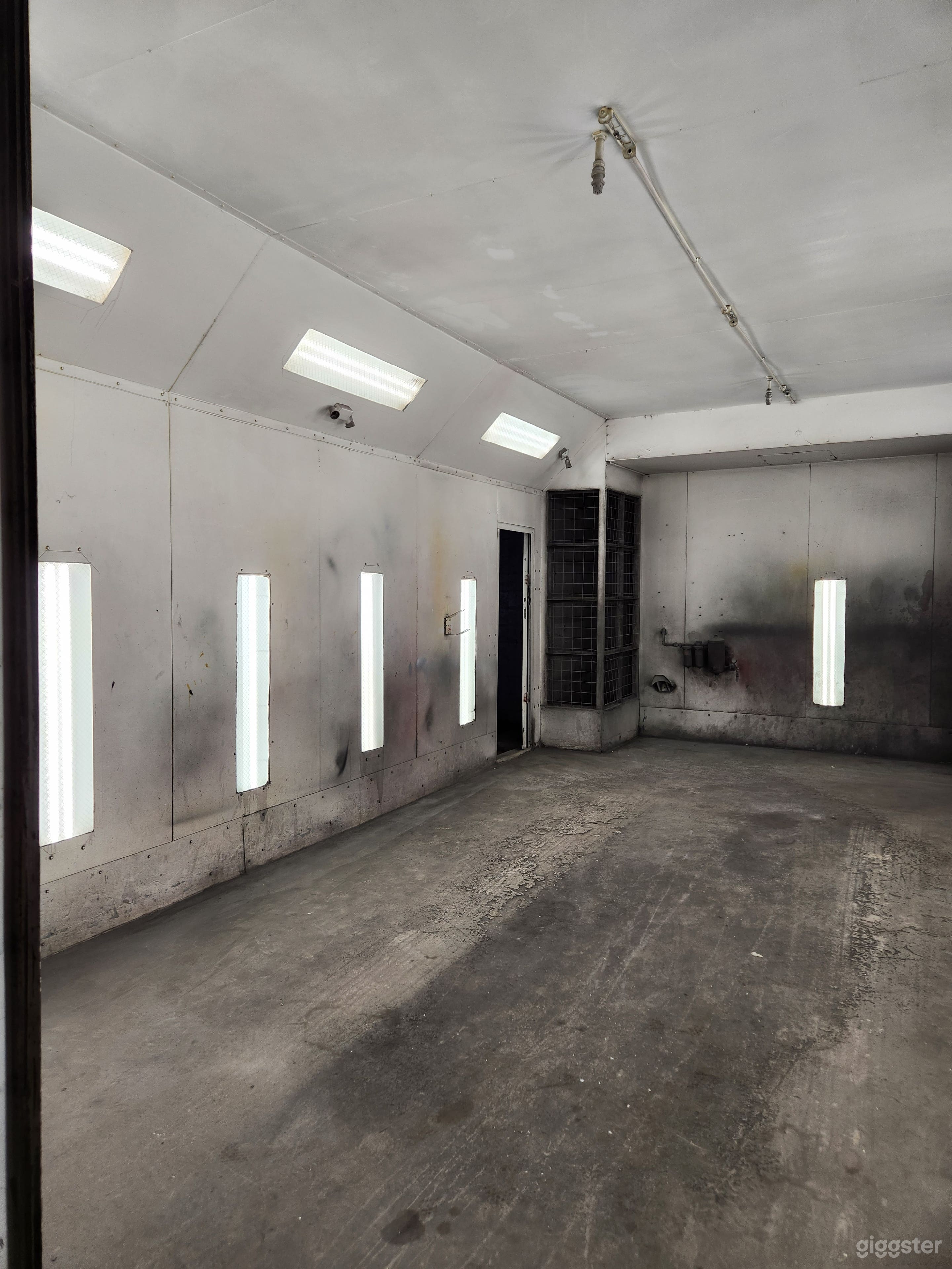 GT WAREHOUSE Photo 1