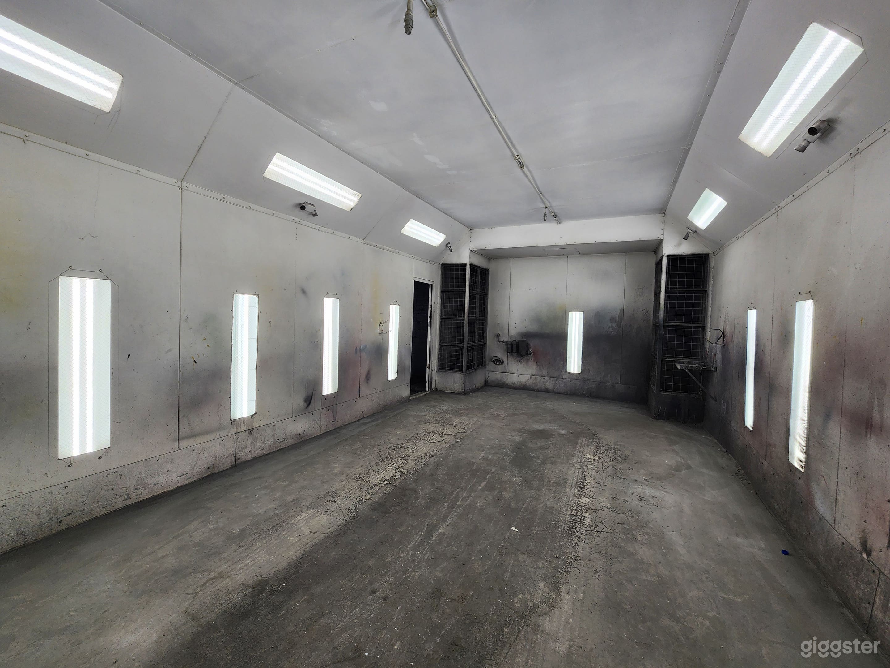 GT WAREHOUSE Photo 4