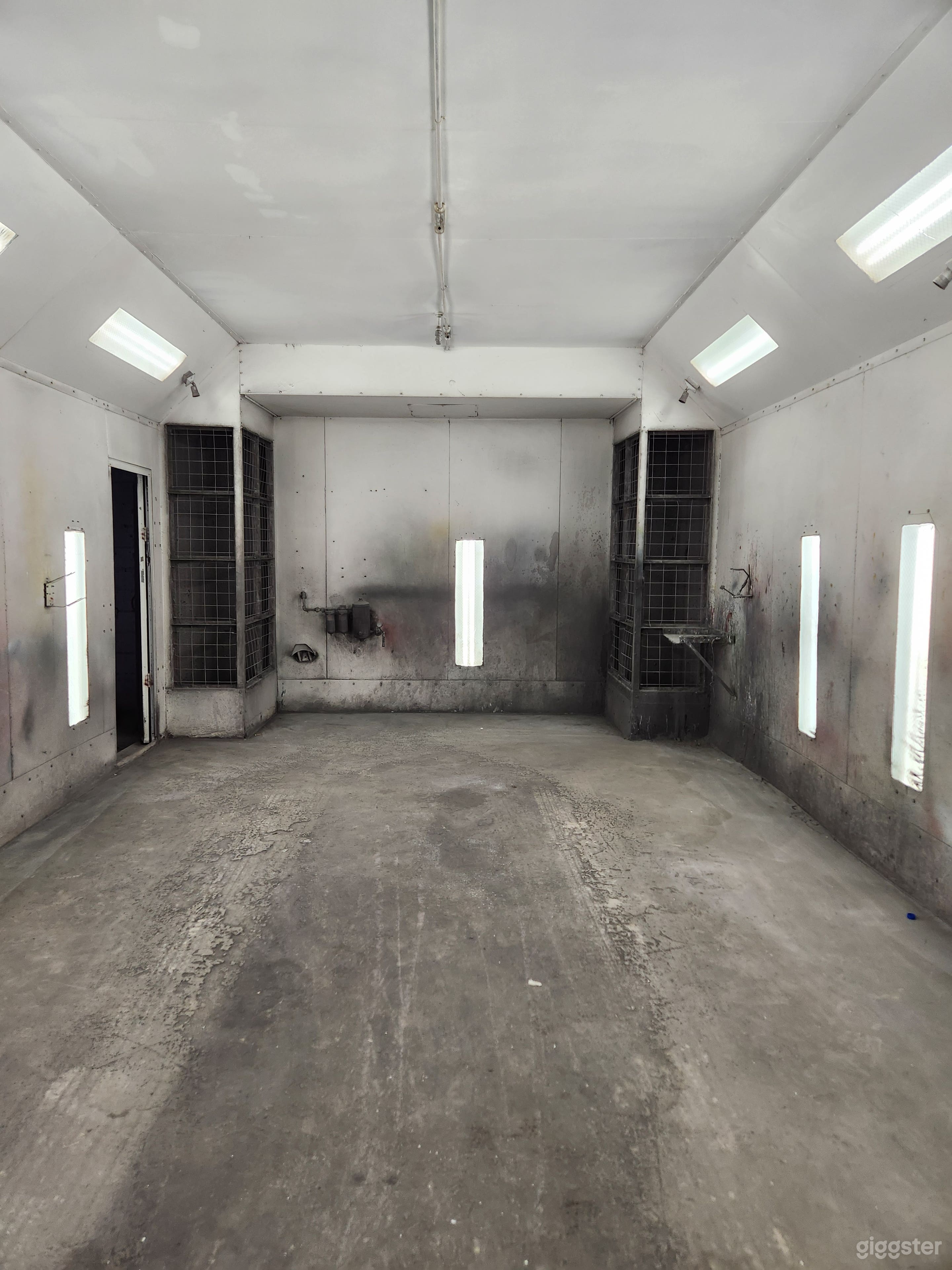 GT WAREHOUSE Photo 2