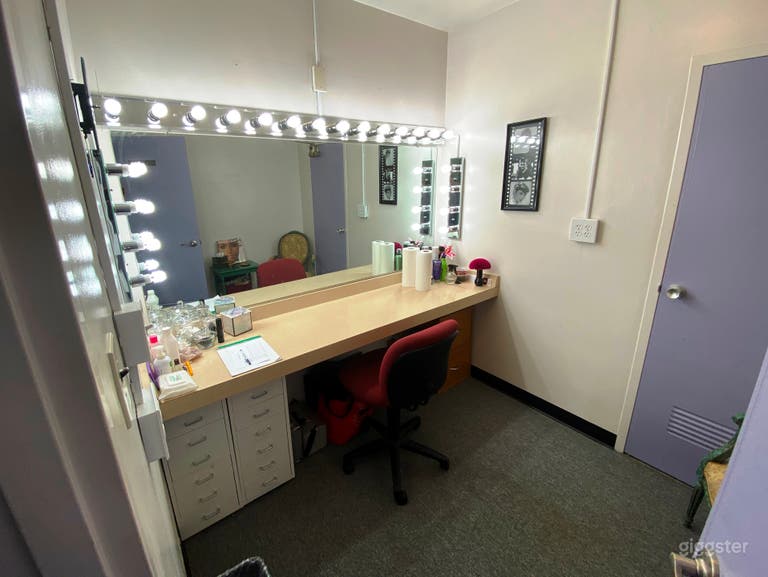  Makeup room with full spectrum balanced lighting 