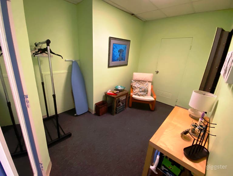  &quot;Green&quot; room for changing and wardrobe styling 