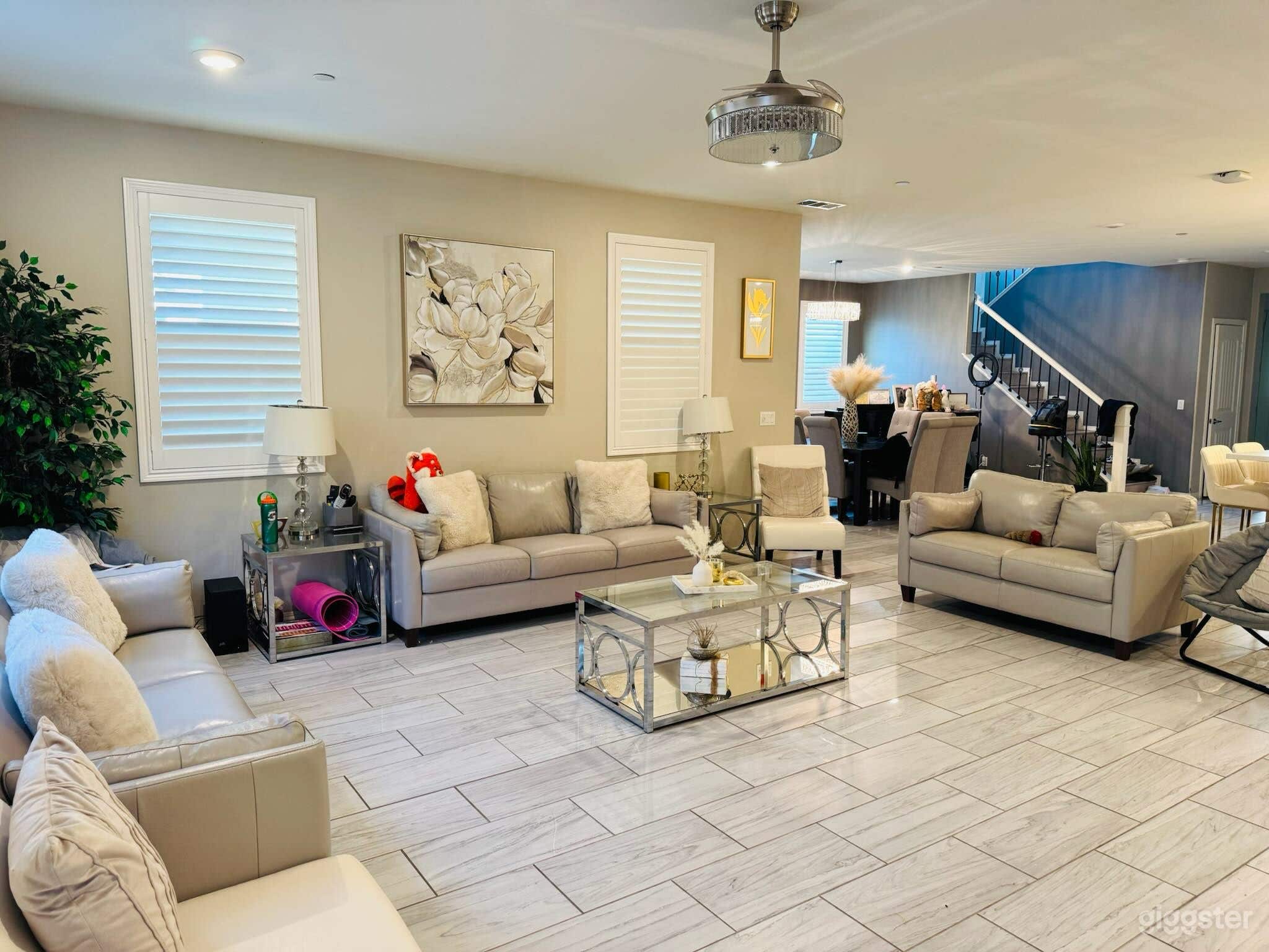 Elegant Home with Versatile Spaces for Events Photo 1