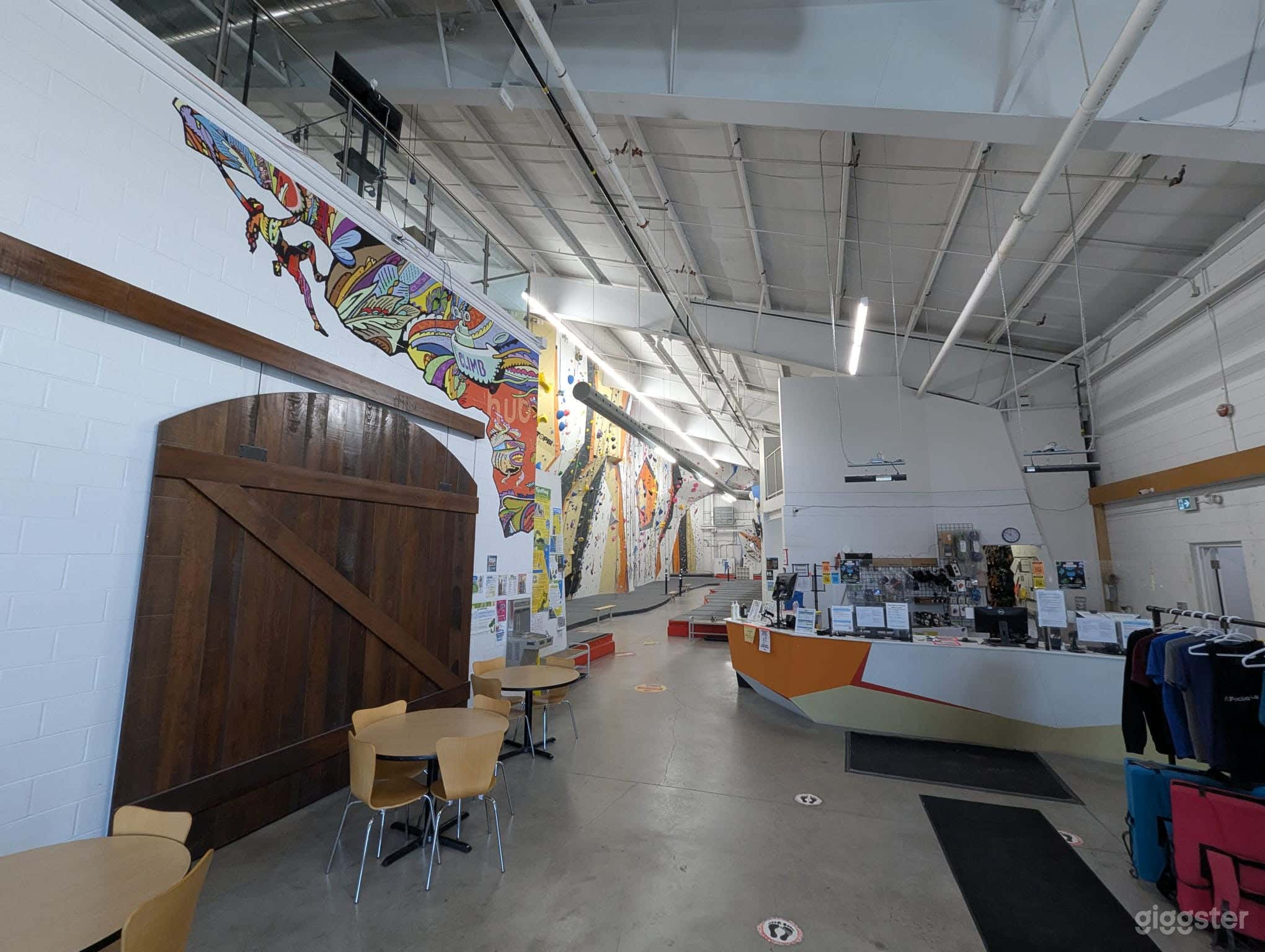 Bright &amp; Spacious Climbing Gym Photo 4