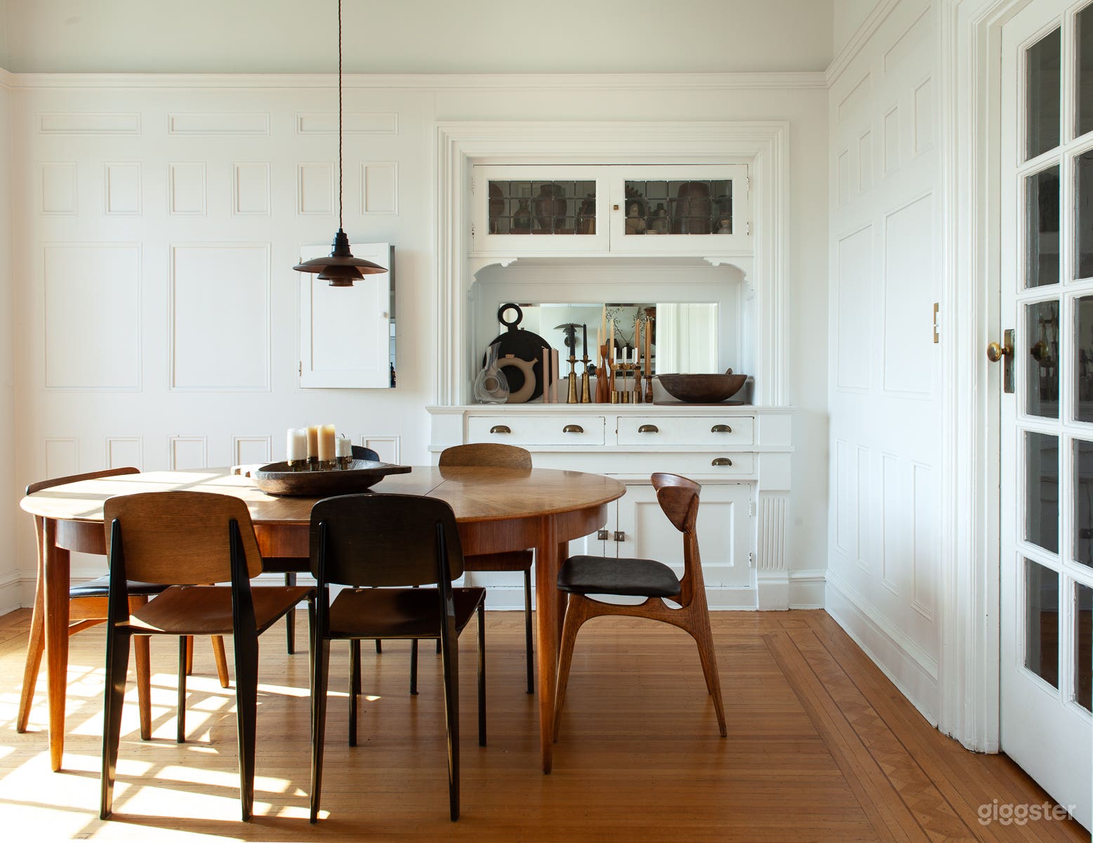 The Heritage Apartment (Romantic, European/Paris Character) Photo 2