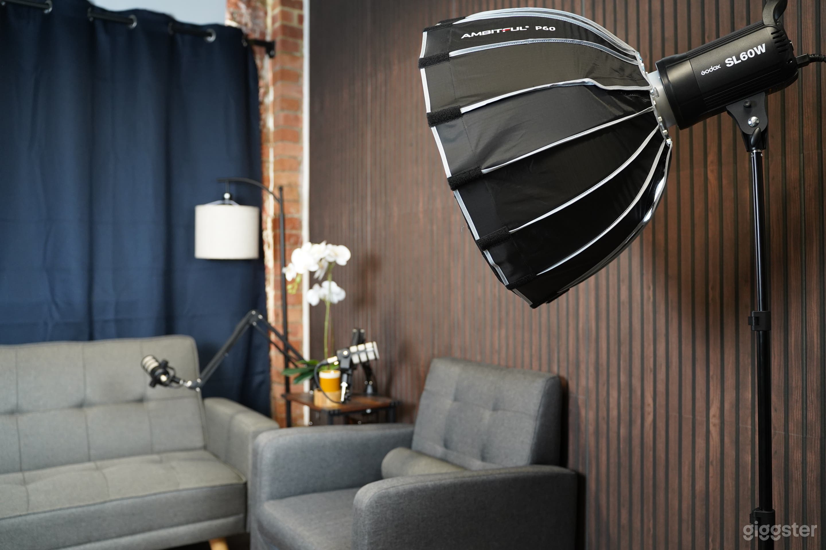 Podcast Studio Rental Photo 4