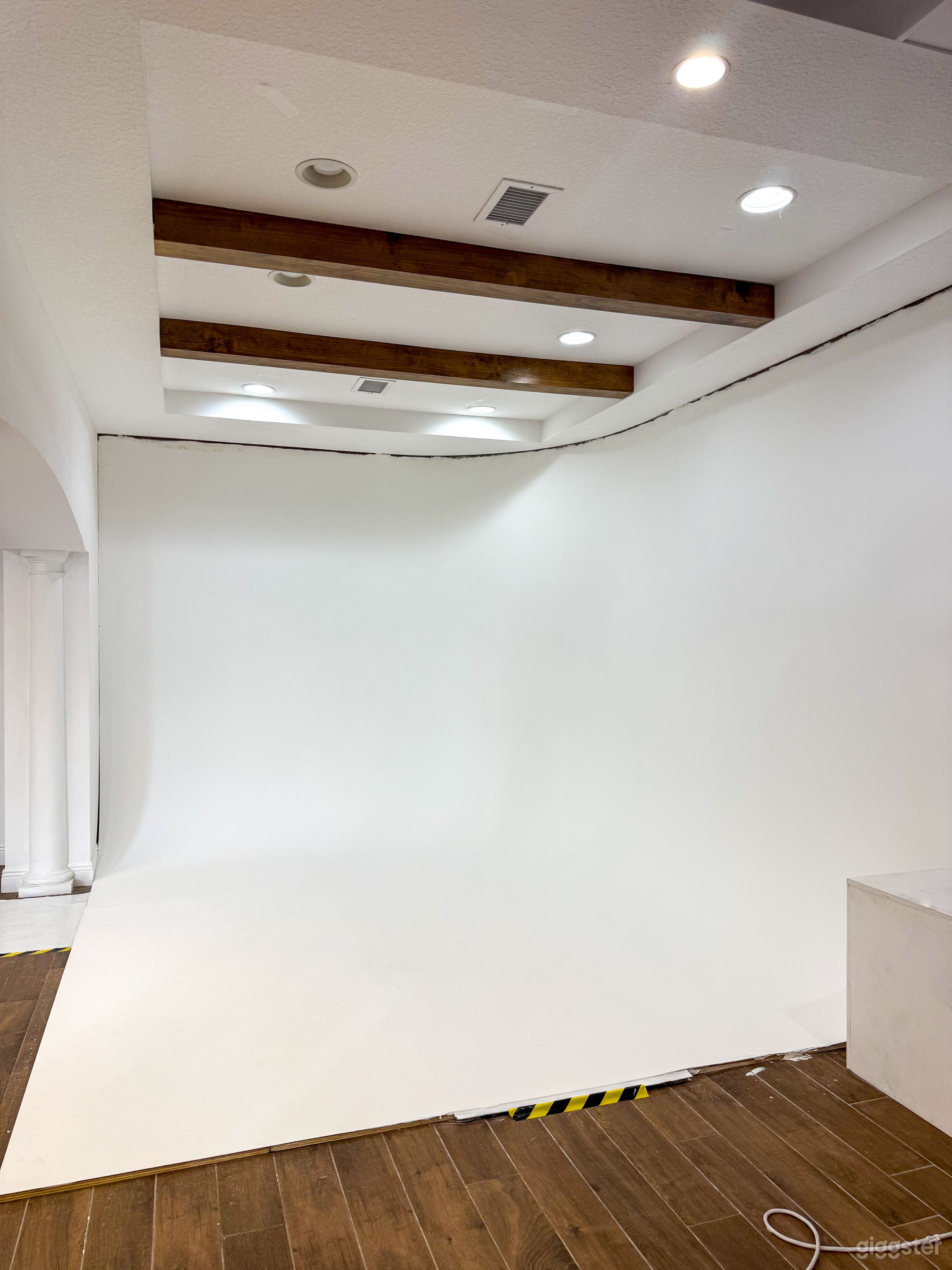 Multipurpose Photo Studio w/ Cyc Wall and Lighting Equipment Photo 2