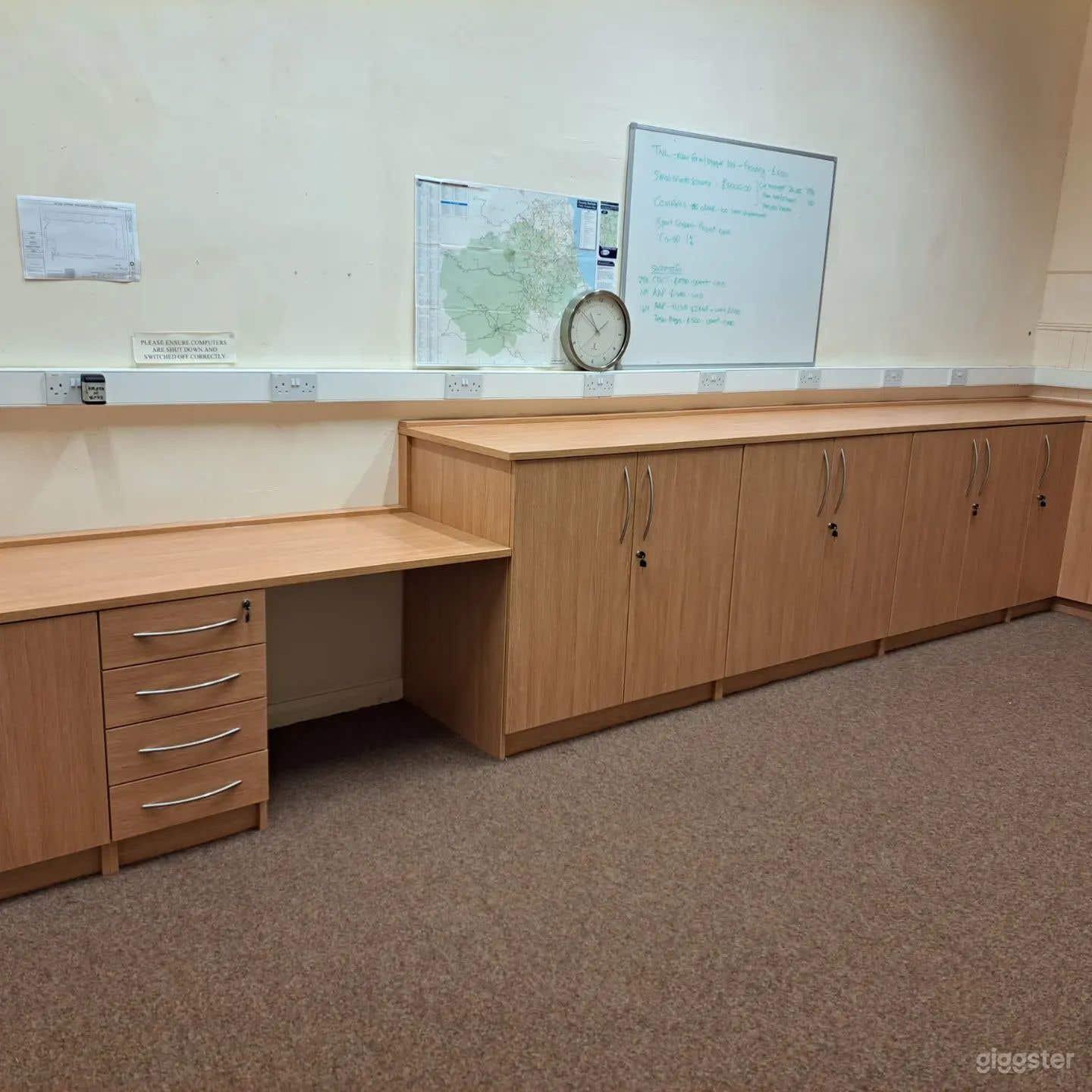 Child Friendly Back Room with Blackout Blinds Photo 4