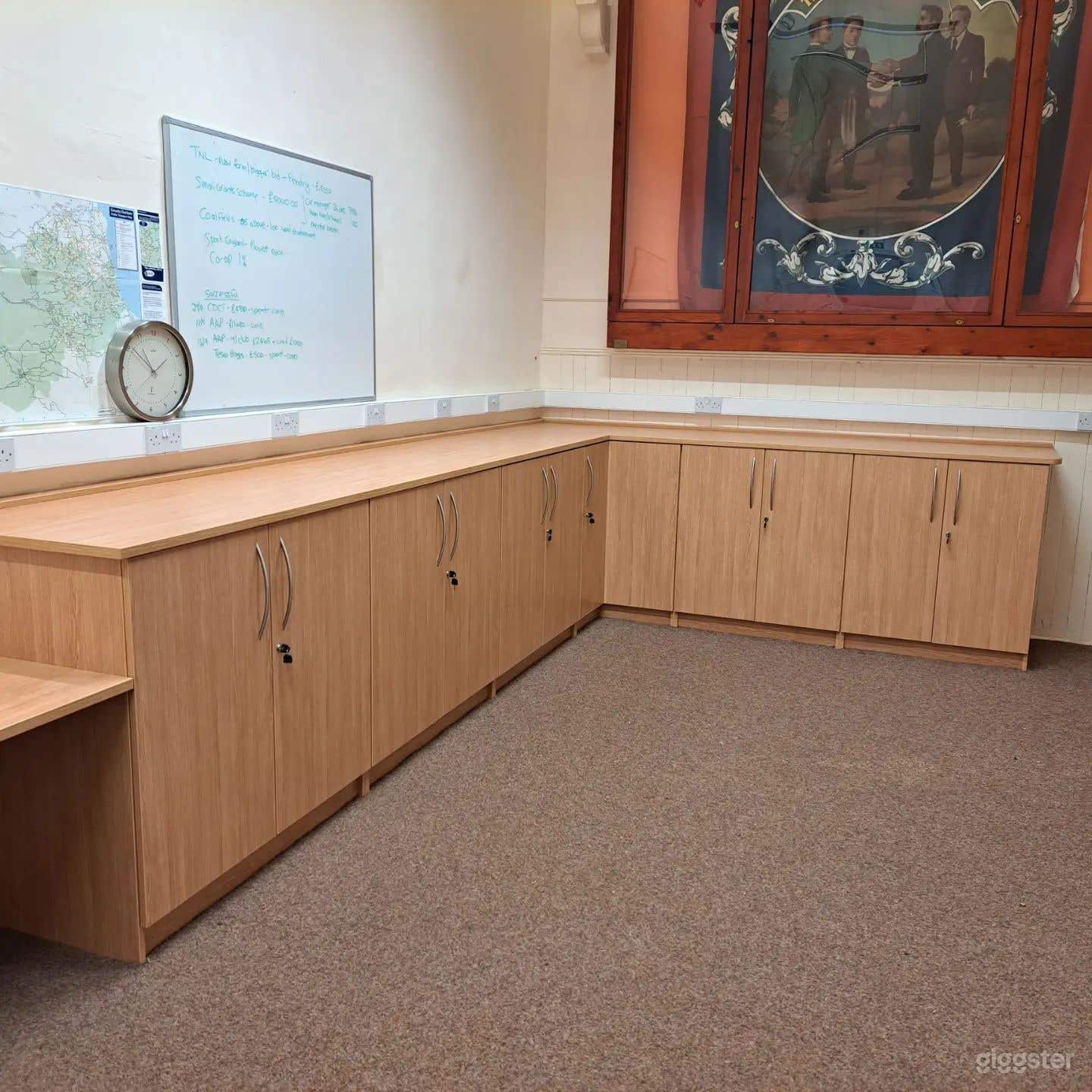 Child Friendly Back Room with Blackout Blinds Photo 3