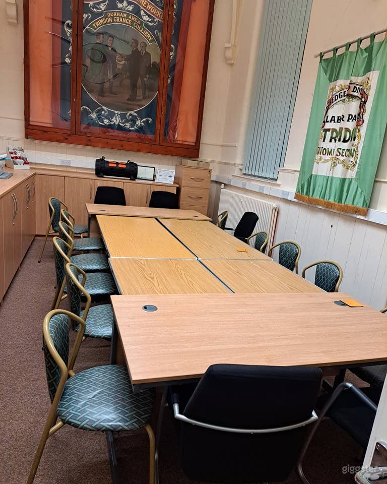 Child Friendly Back Room with Blackout Blinds Photo 2