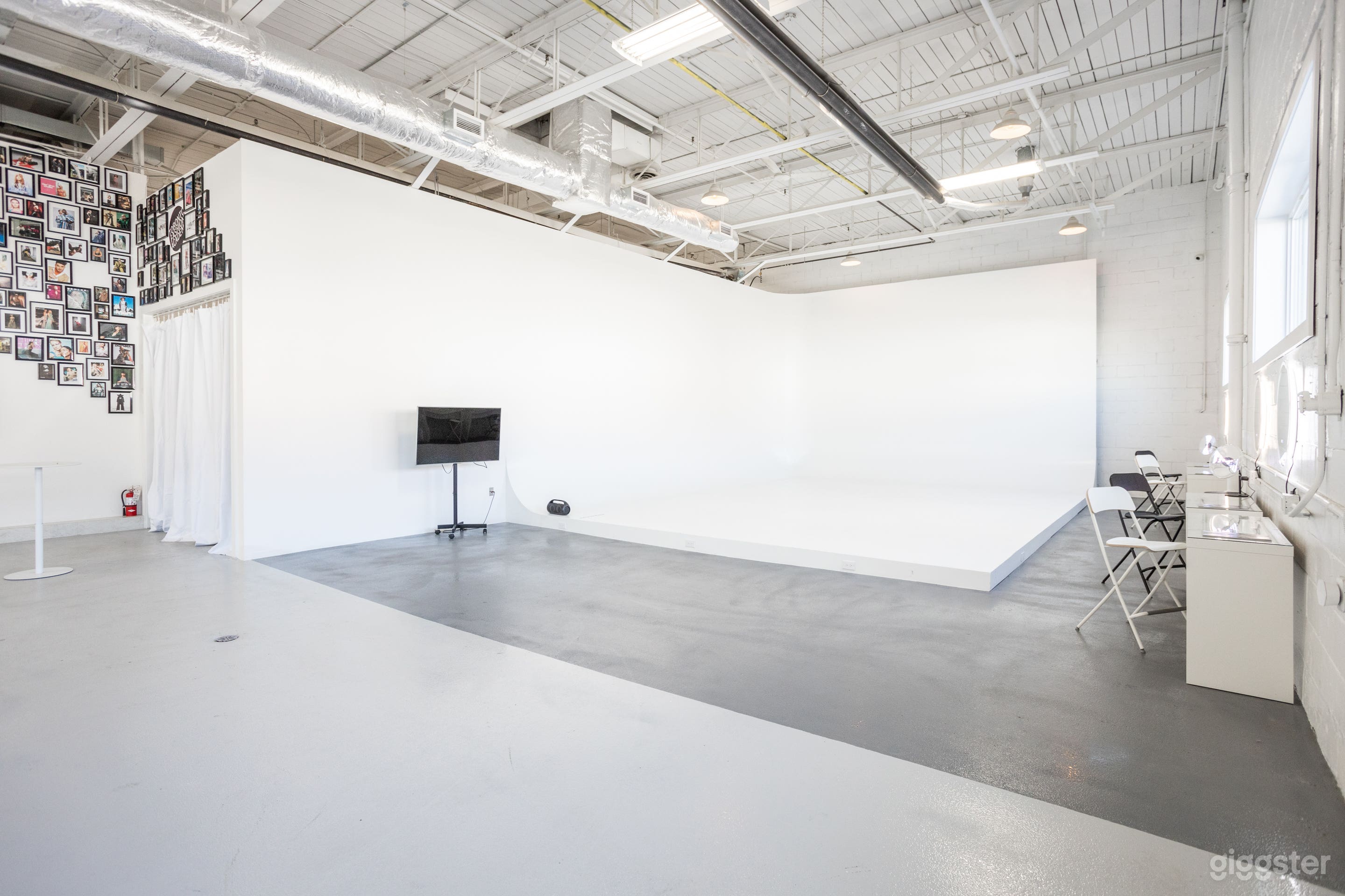 Distinctive Fashion Studio &amp; Event Space Photo 4