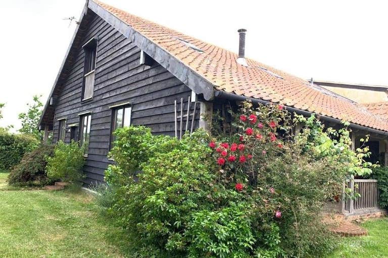  Barn Style Cottage 