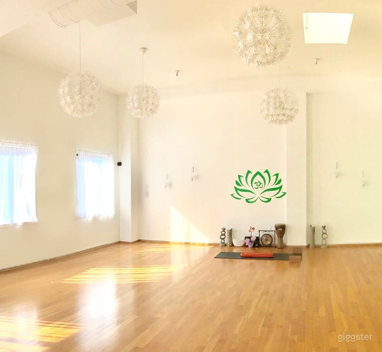  Glow Yoga & Wellness 