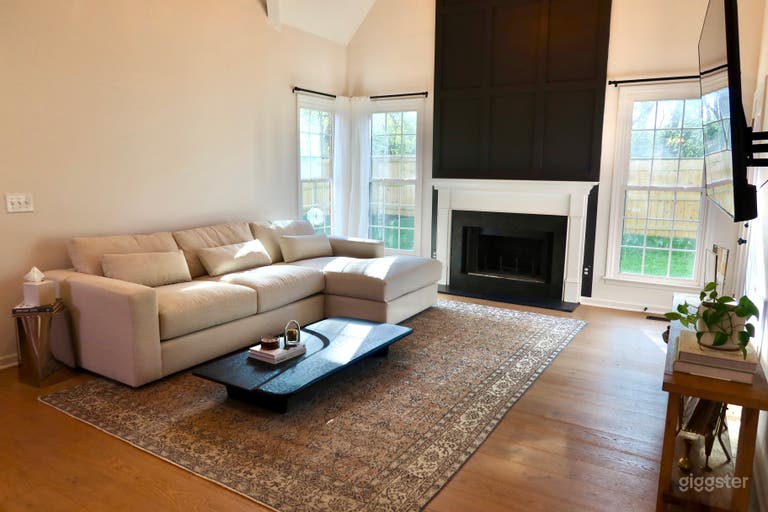  Renovated Bellevue Home with Modern Finishes & Natural Light 