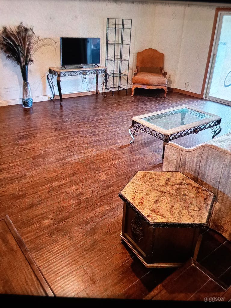  Open floor plan. Upon entering the house, you view the Sunkin living room with vaulted ceilings with dark wood beams.Vaulted dining room ceiling.
Living room, dinning room and kitchen is on a open floor plan. 