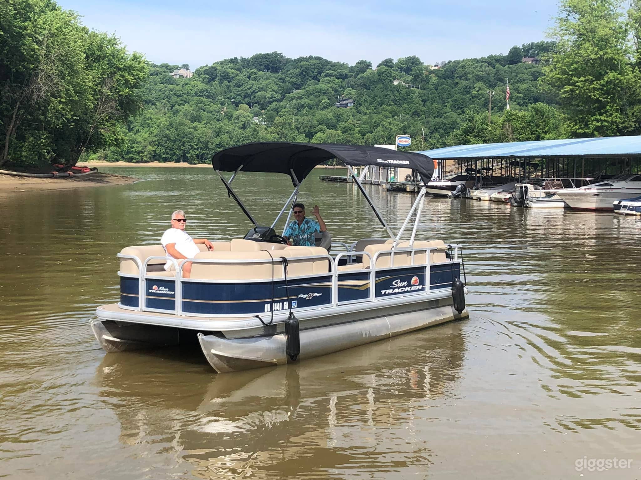 Pontoon Boat for 8 People Photo 3