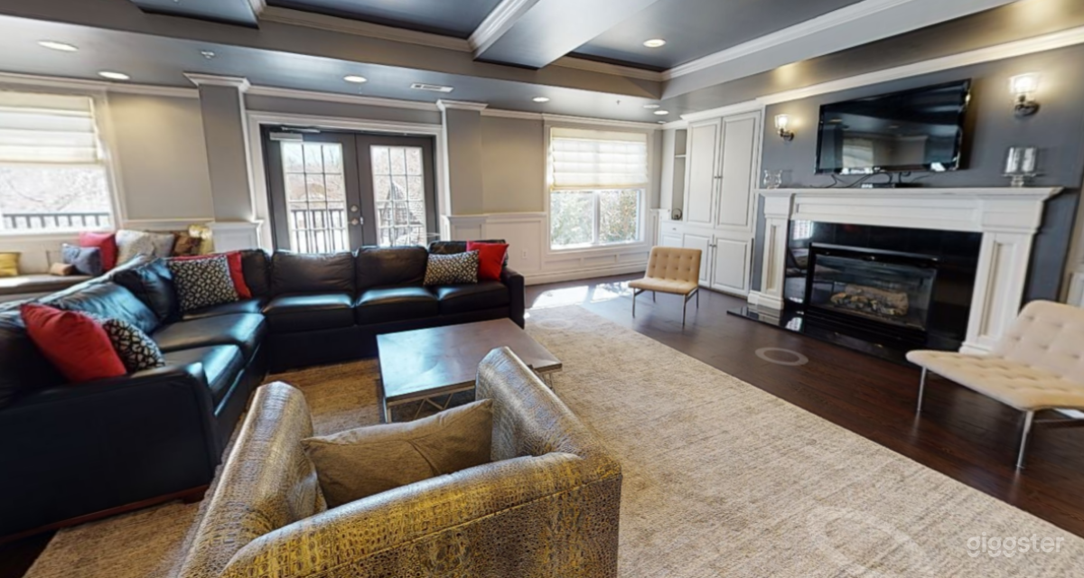 Cozy, Spacious Lounge in Peabody Photo 2
