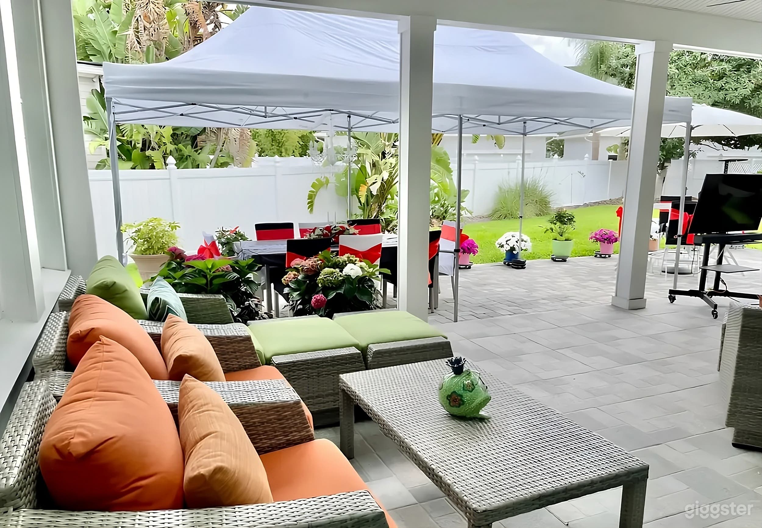 Elegant Garden Patio & Backyard Oasis Photo 4