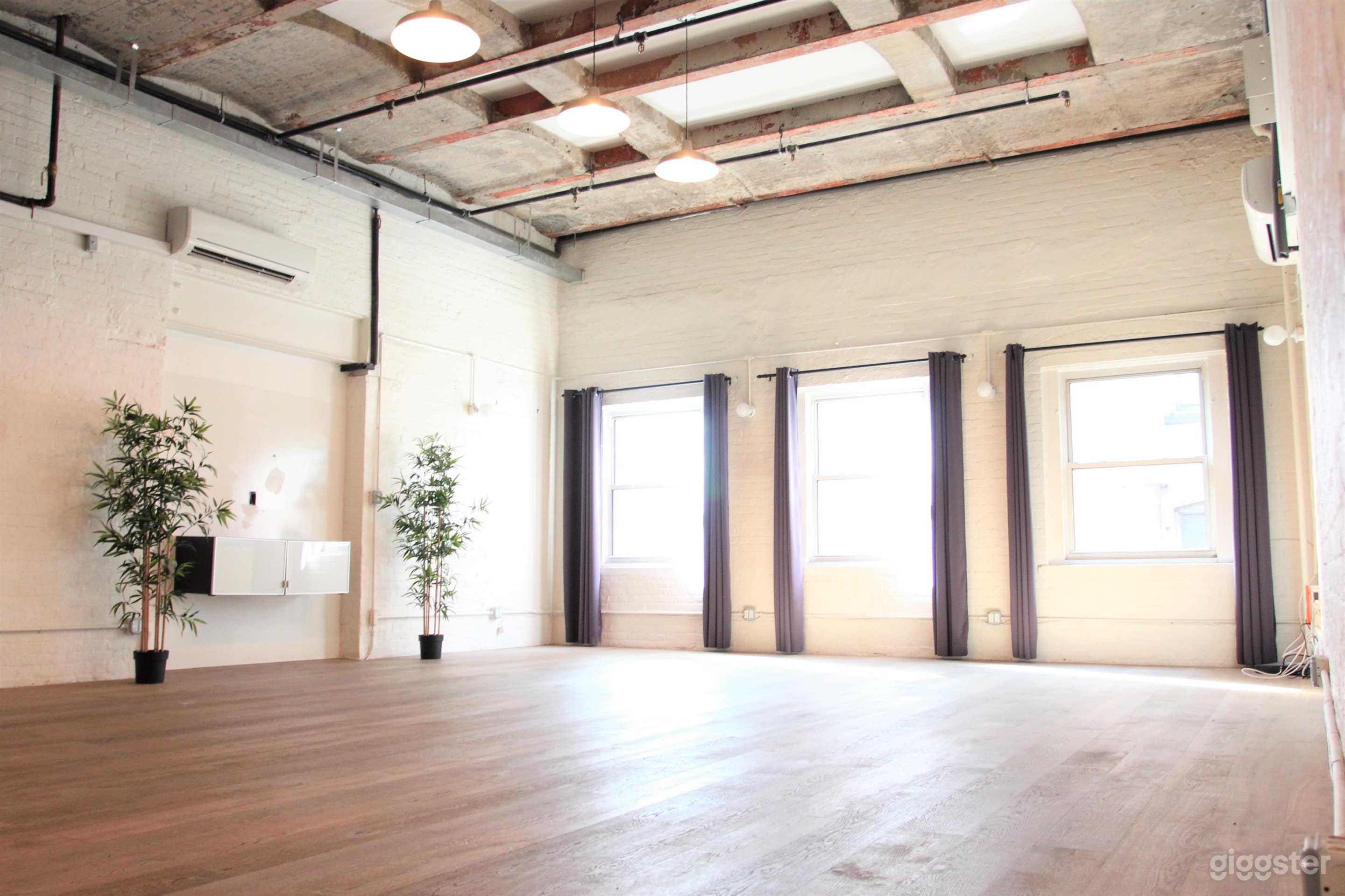 Airy Artist Studio with Dramatic Ceilings in LES Photo 1