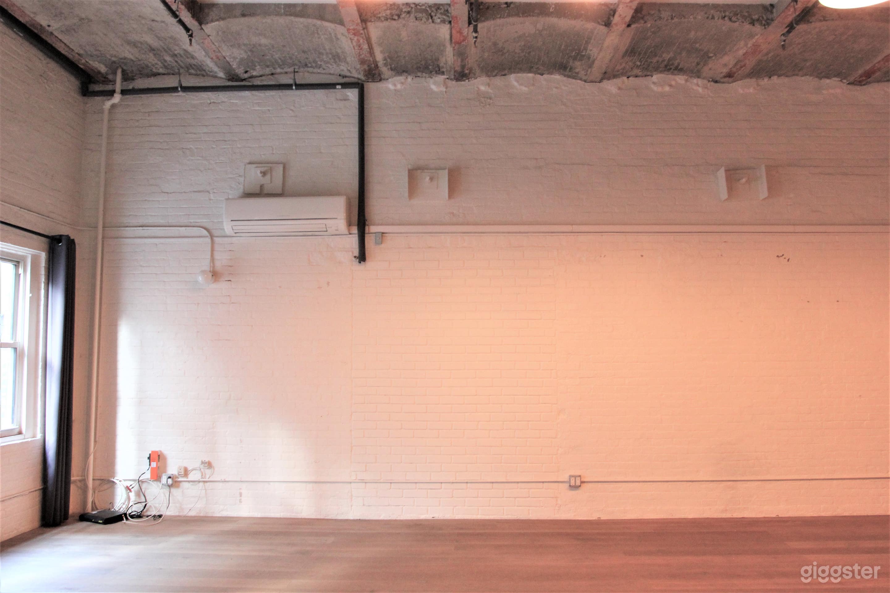 Airy Artist Studio with Dramatic Ceilings in LES Photo 4