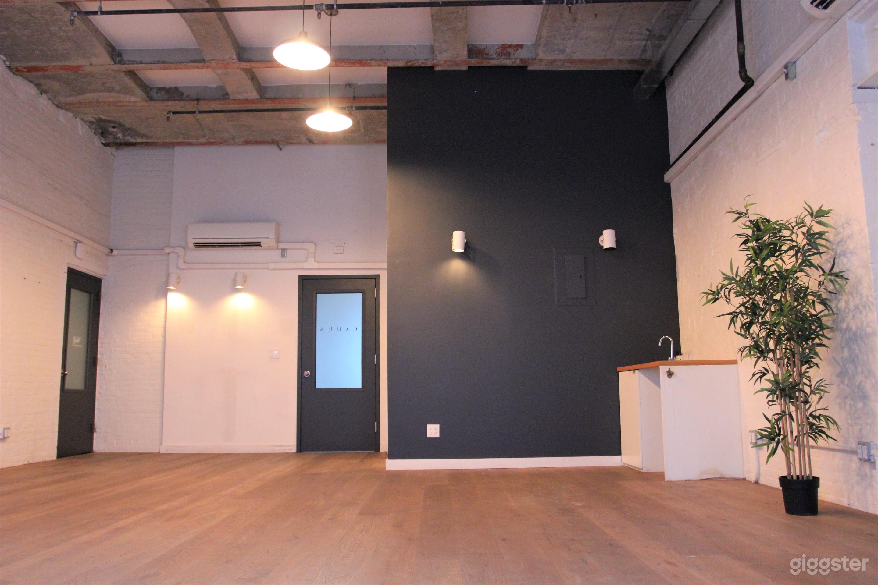 Airy Artist Studio with Dramatic Ceilings in LES Photo 3