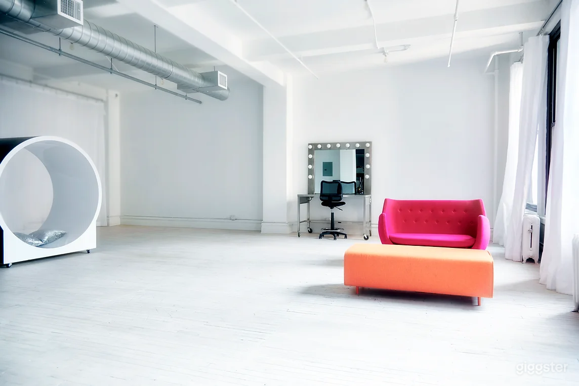 Vibrant Daylight Studio in NYC Photo 4