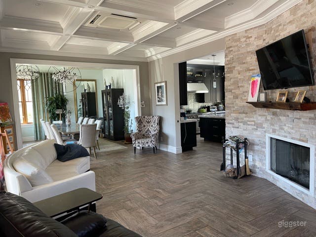 Luxury Family Home Photo 1