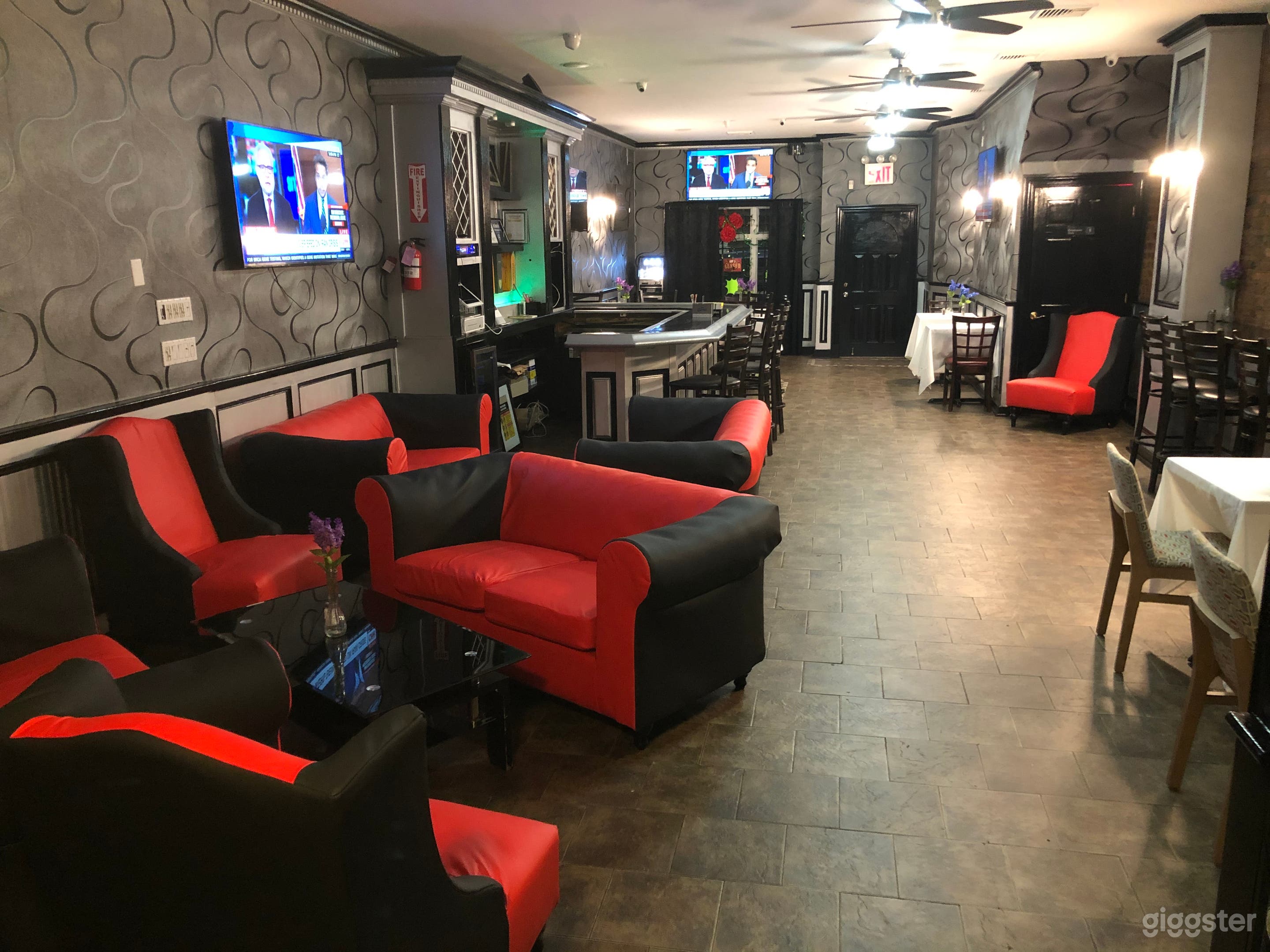 Spacious Retro Bar &amp; Lounge with backyard patio in South Brooklyn Photo 4