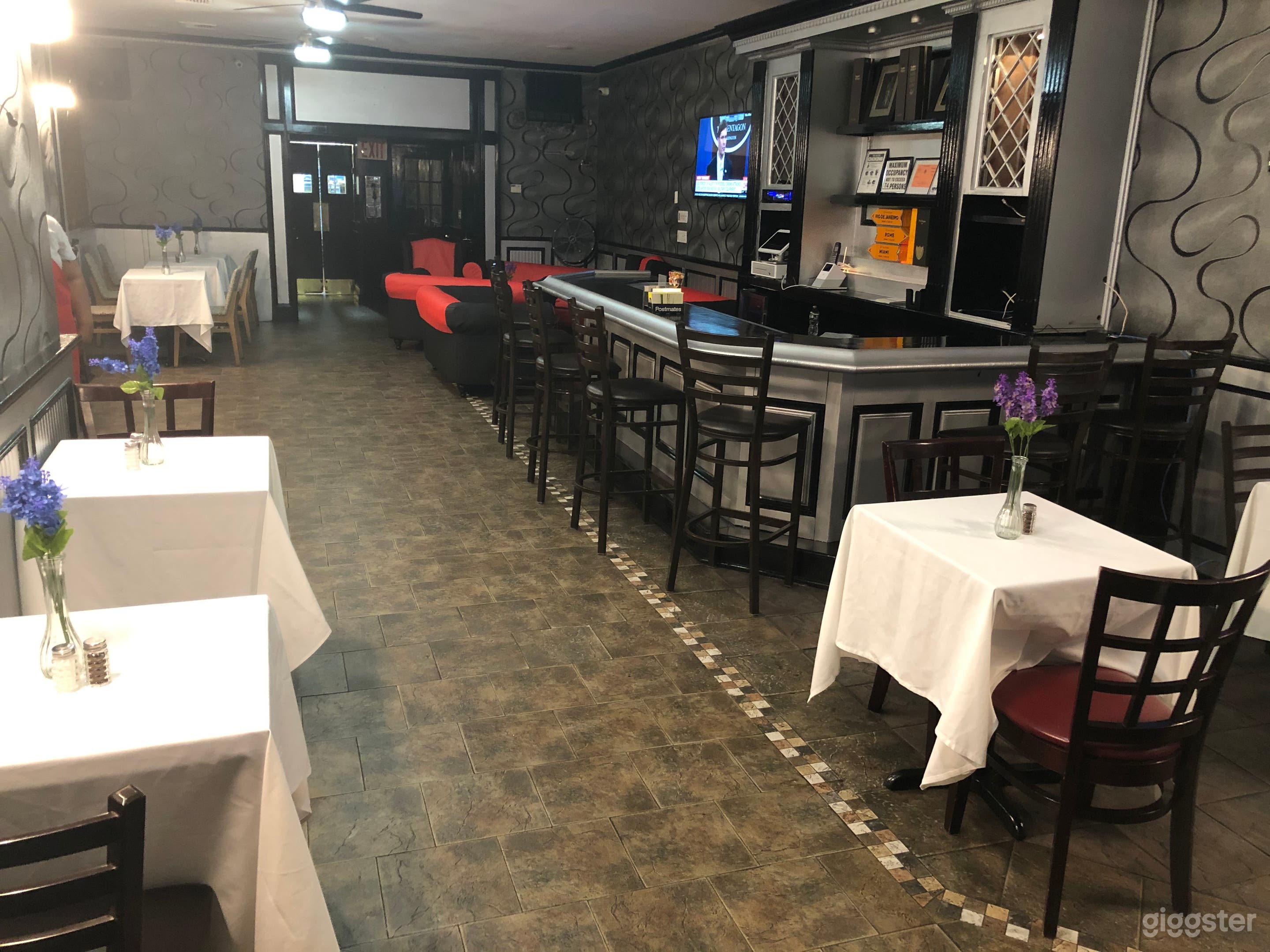 Spacious Retro Bar &amp; Lounge with backyard patio in South Brooklyn Photo 3