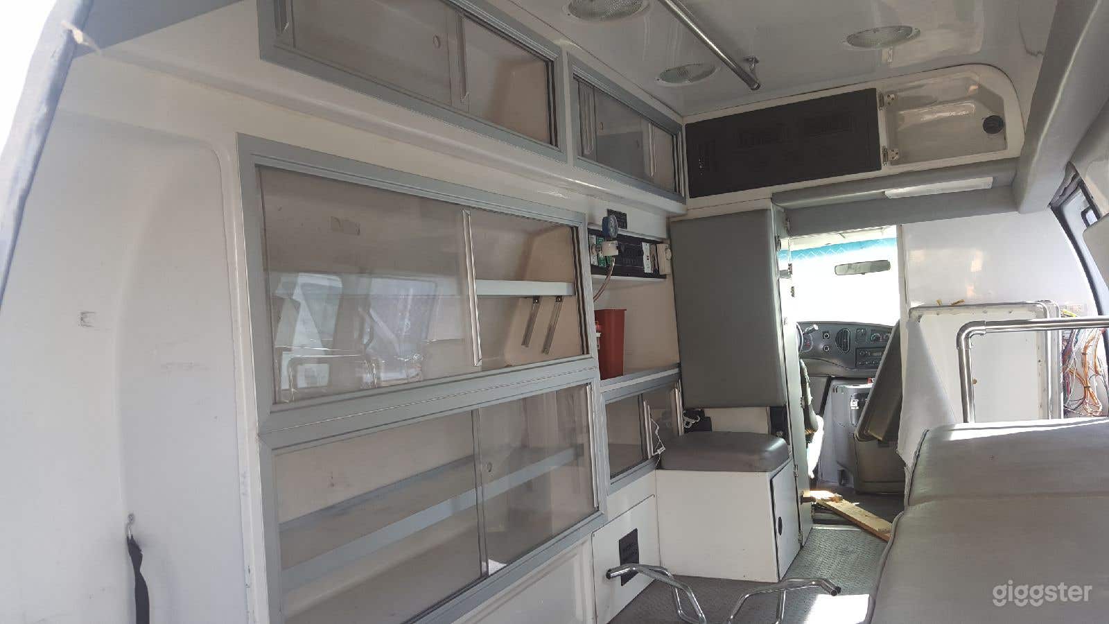 Ambulance set with lots of props  Photo 4