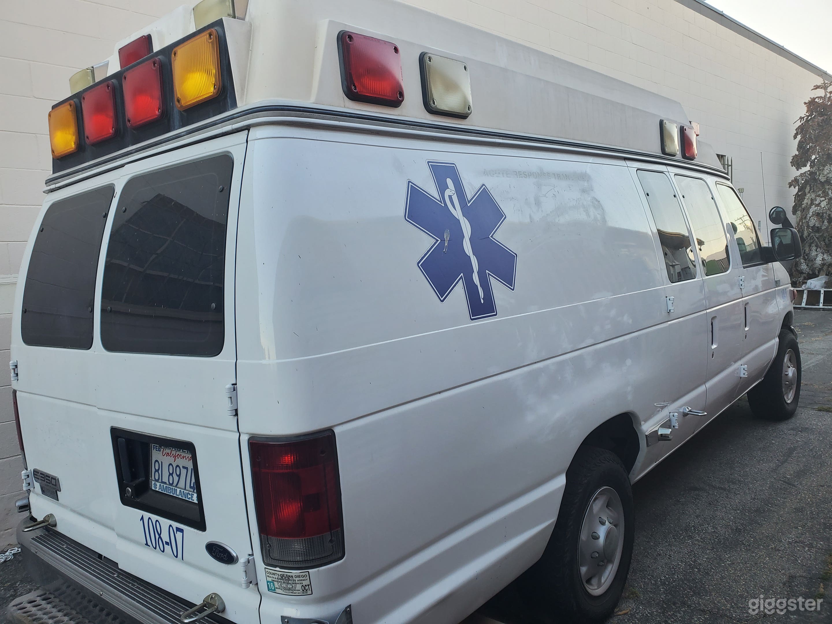 Ambulance set with lots of props  Photo 3