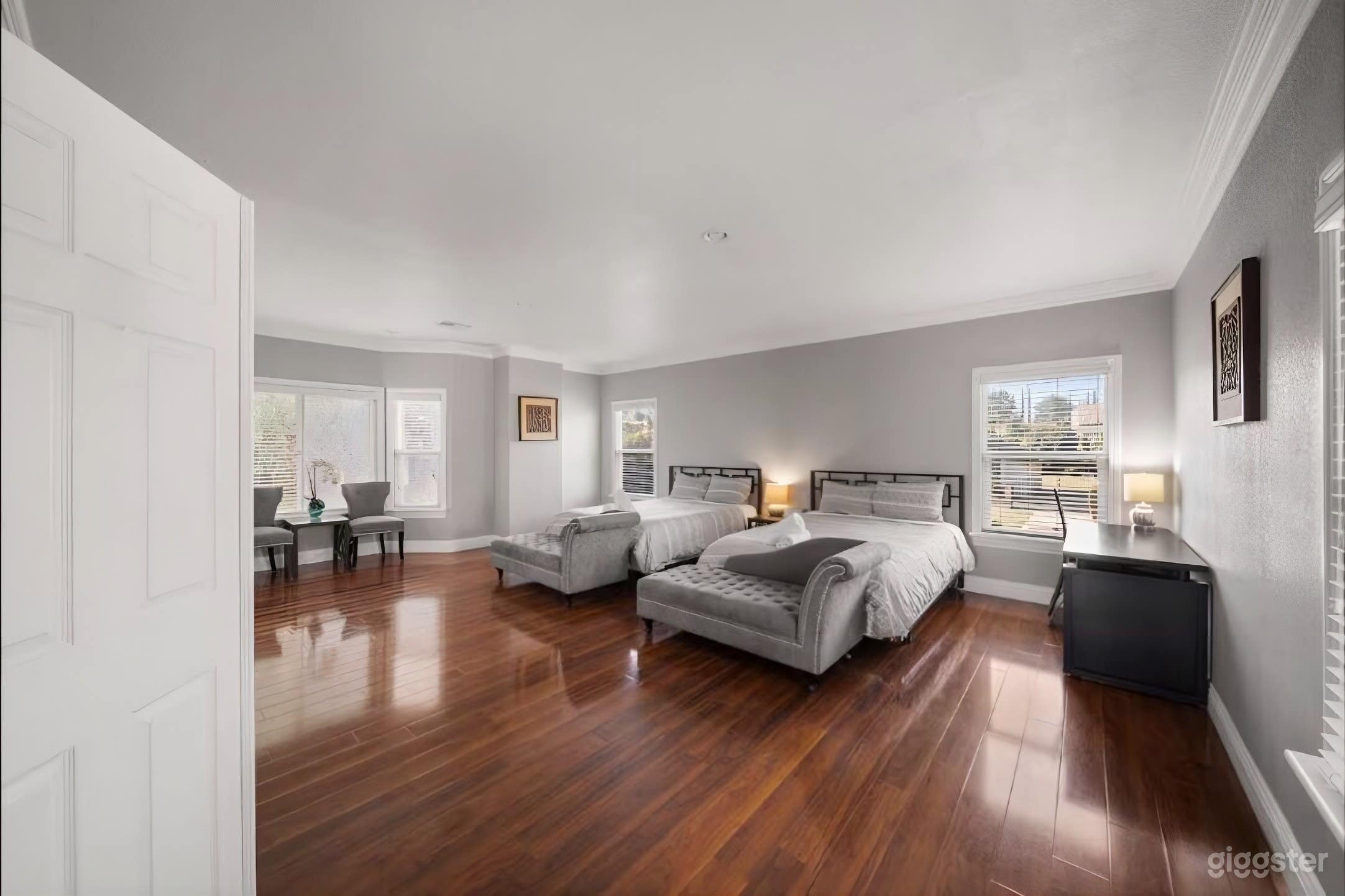 Large 8-Bedroom Family Retreat with Versatile Spaces Photo 3