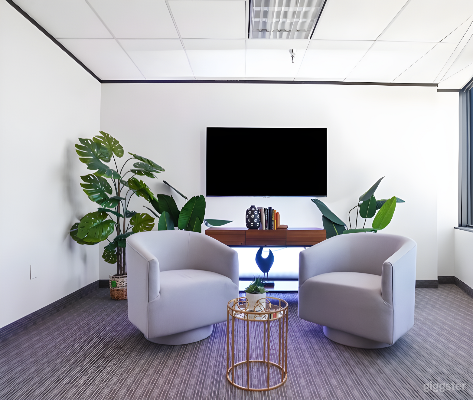 Chic North Dallas Podcast Studio w/ Uplight Photo 1