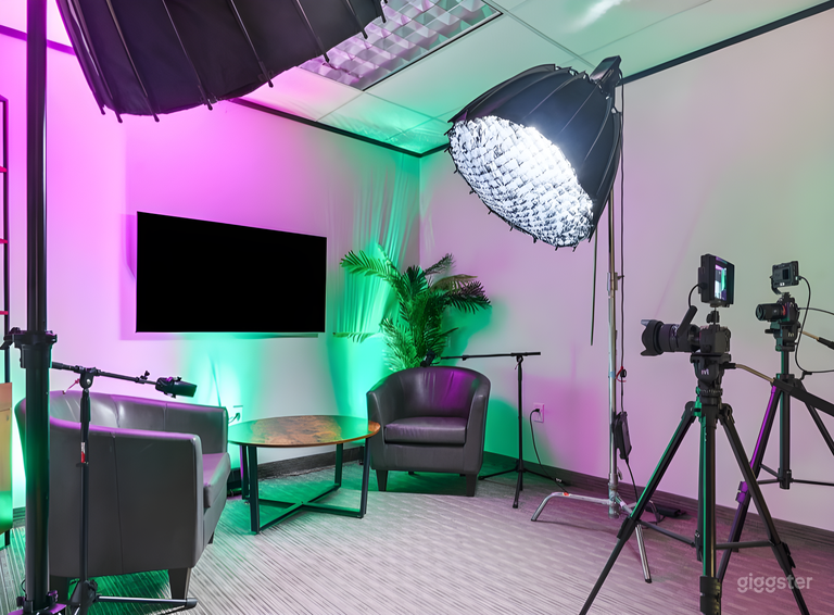  Chic North Dallas Podcast Studio w/ Uplight 