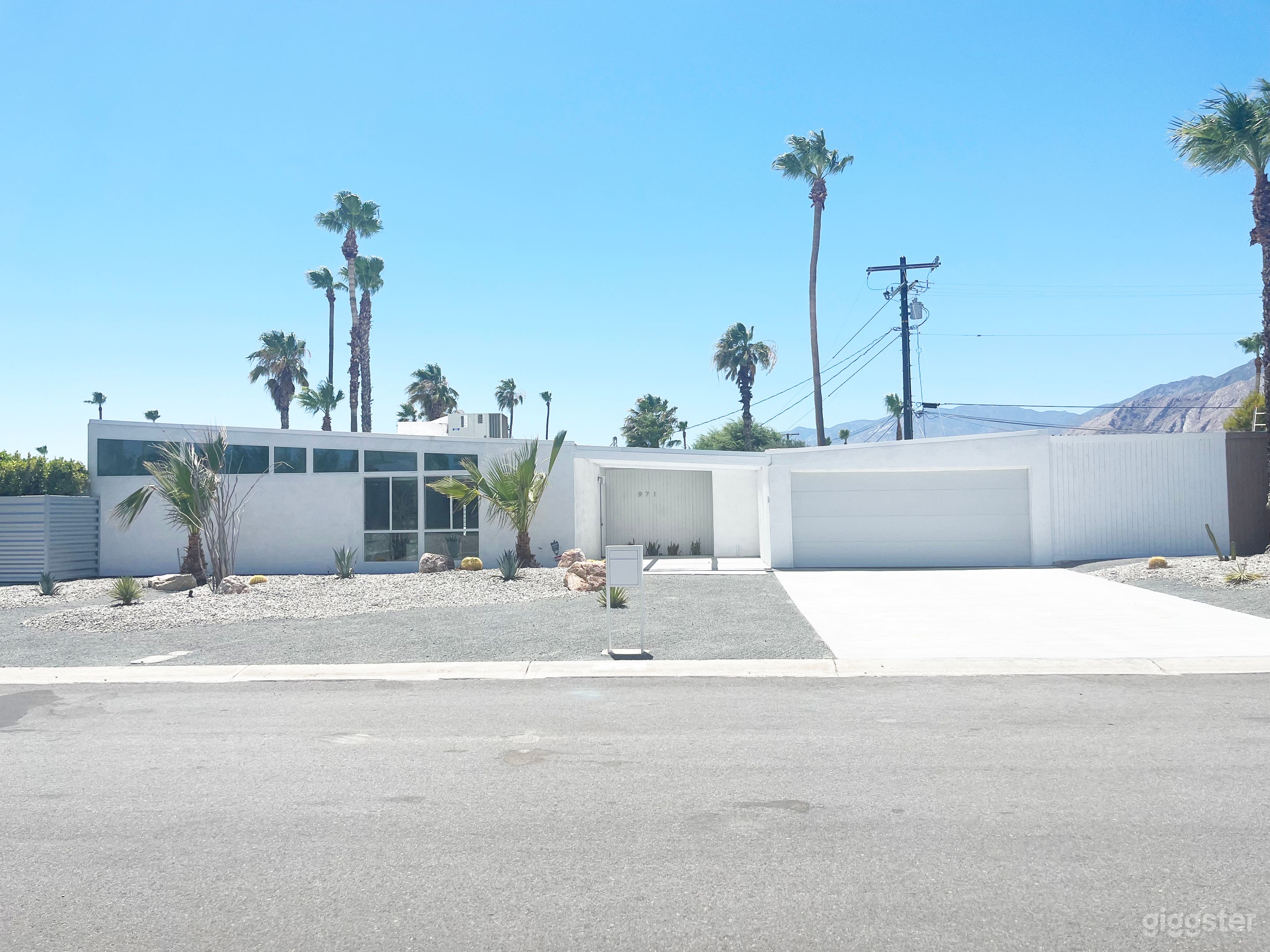 William Krisel designed Alexander Home.  Facade