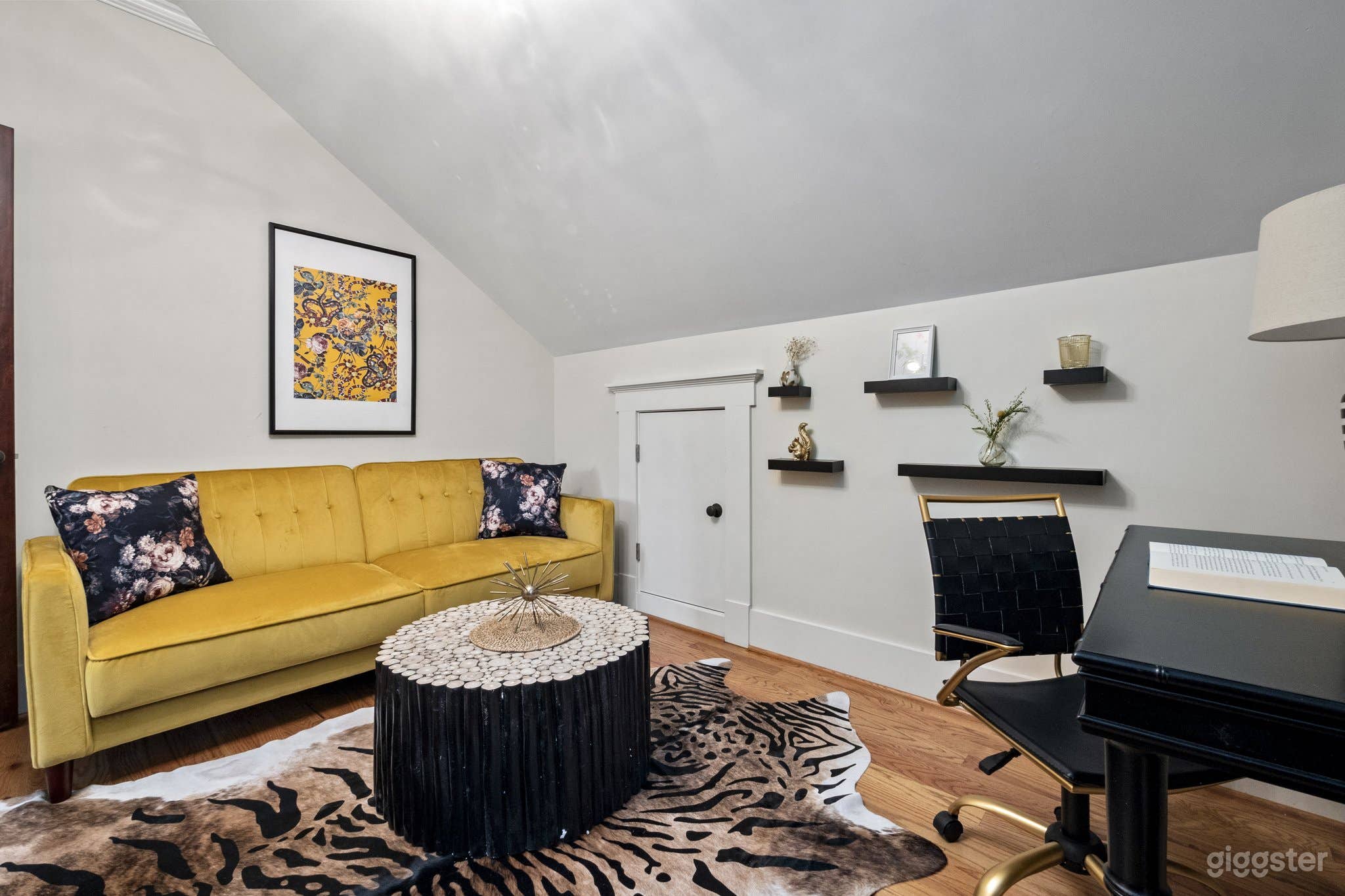 Le Tyger | Curated Furnished Renatl Carriage House Photo 4