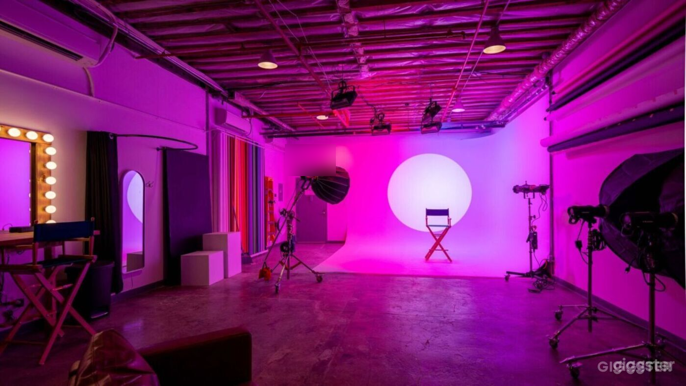 Pre-Lit RGBW Cyclorama Studio in East Williamsburg Photo 2