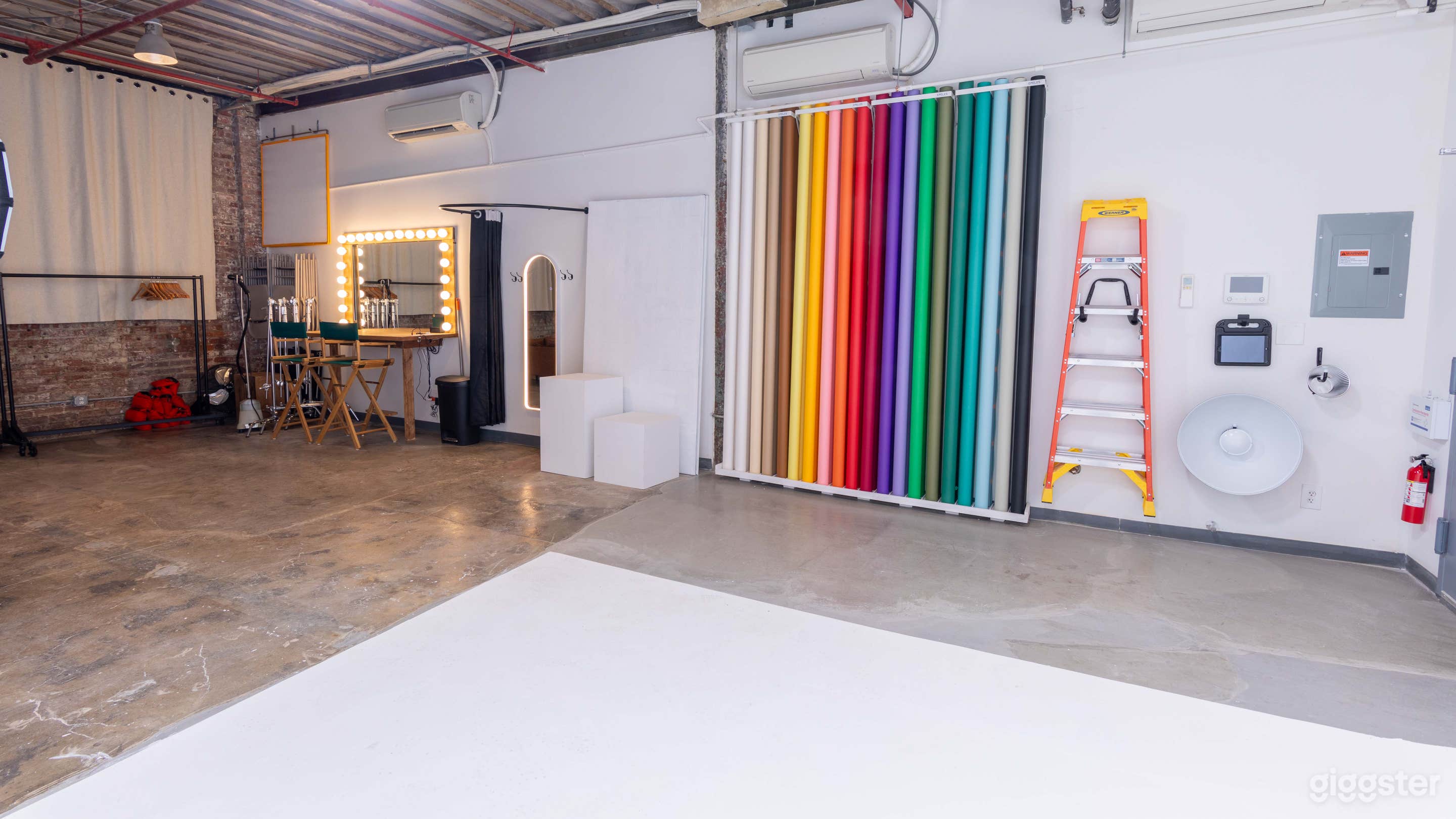 Pre-Lit RGBW Cyclorama Studio in East Williamsburg Photo 4